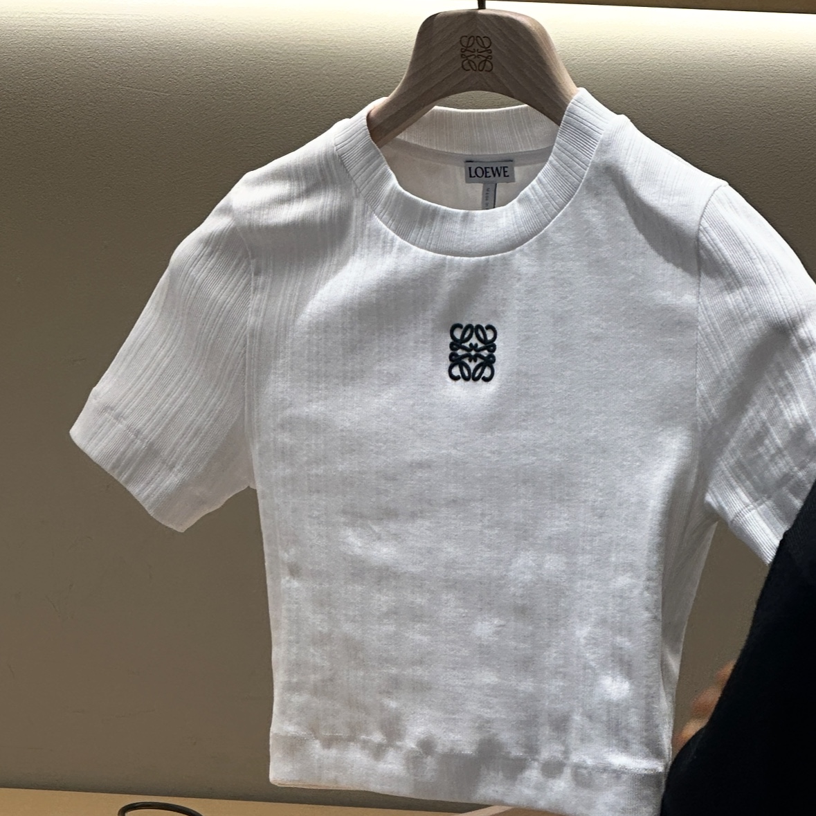 (W) Loewe Anagram Top In Ribbed Cotton Jersey White 착용 스타일 - 2