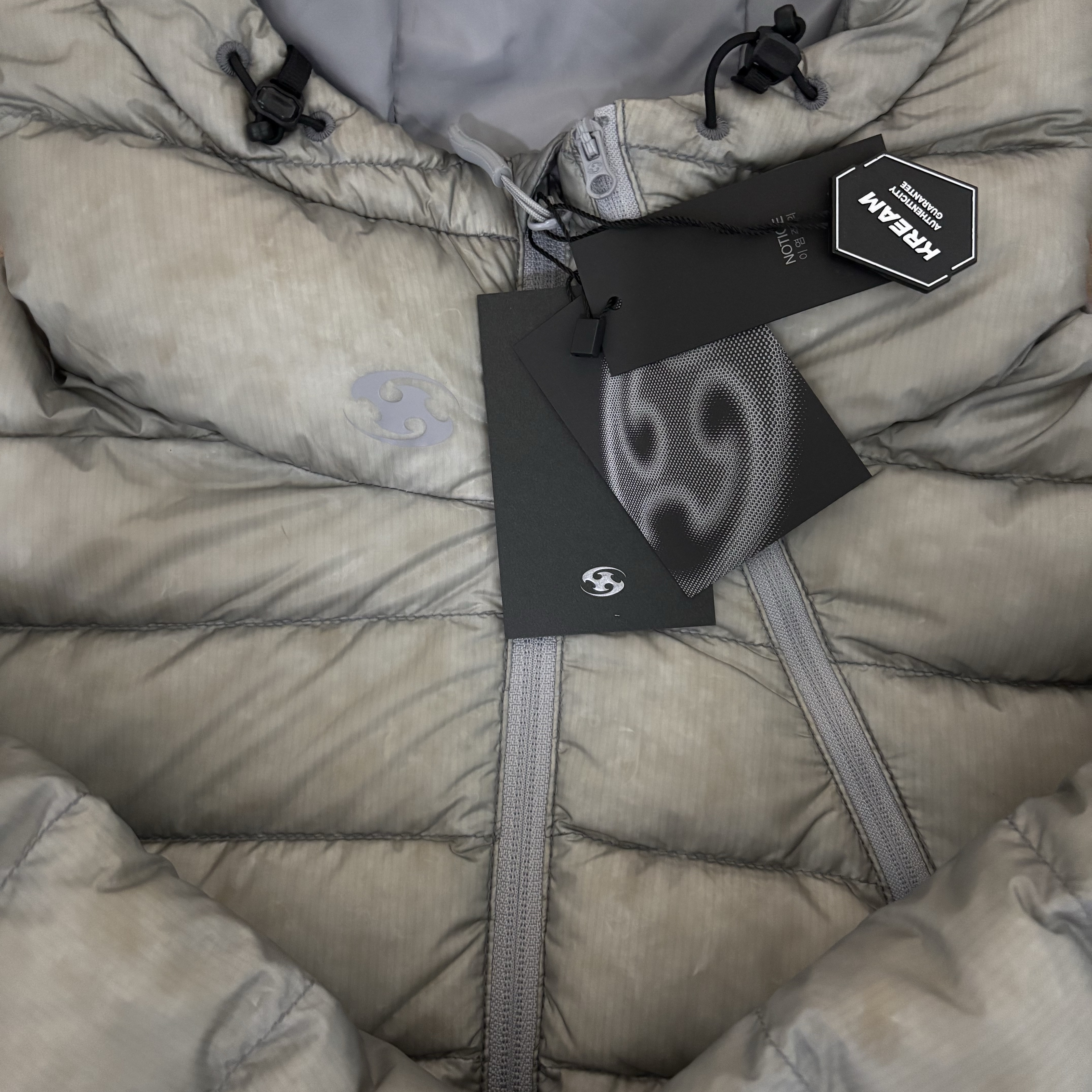 Sansan Gear Suffix Puffer Jacket Grey - 24FW 착용 스타일