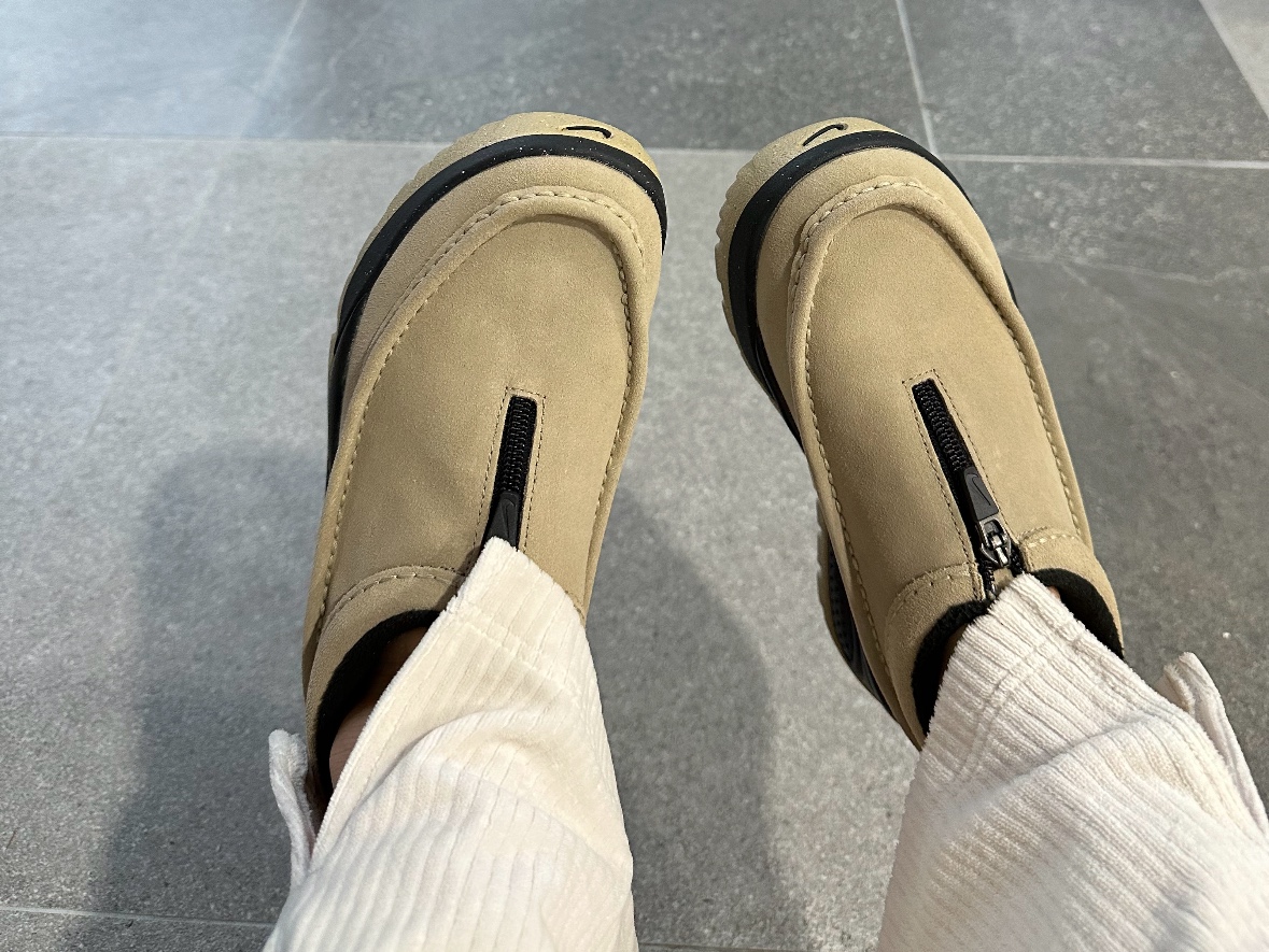 Nike ACG Izy Khaki and Black 착용 스타일