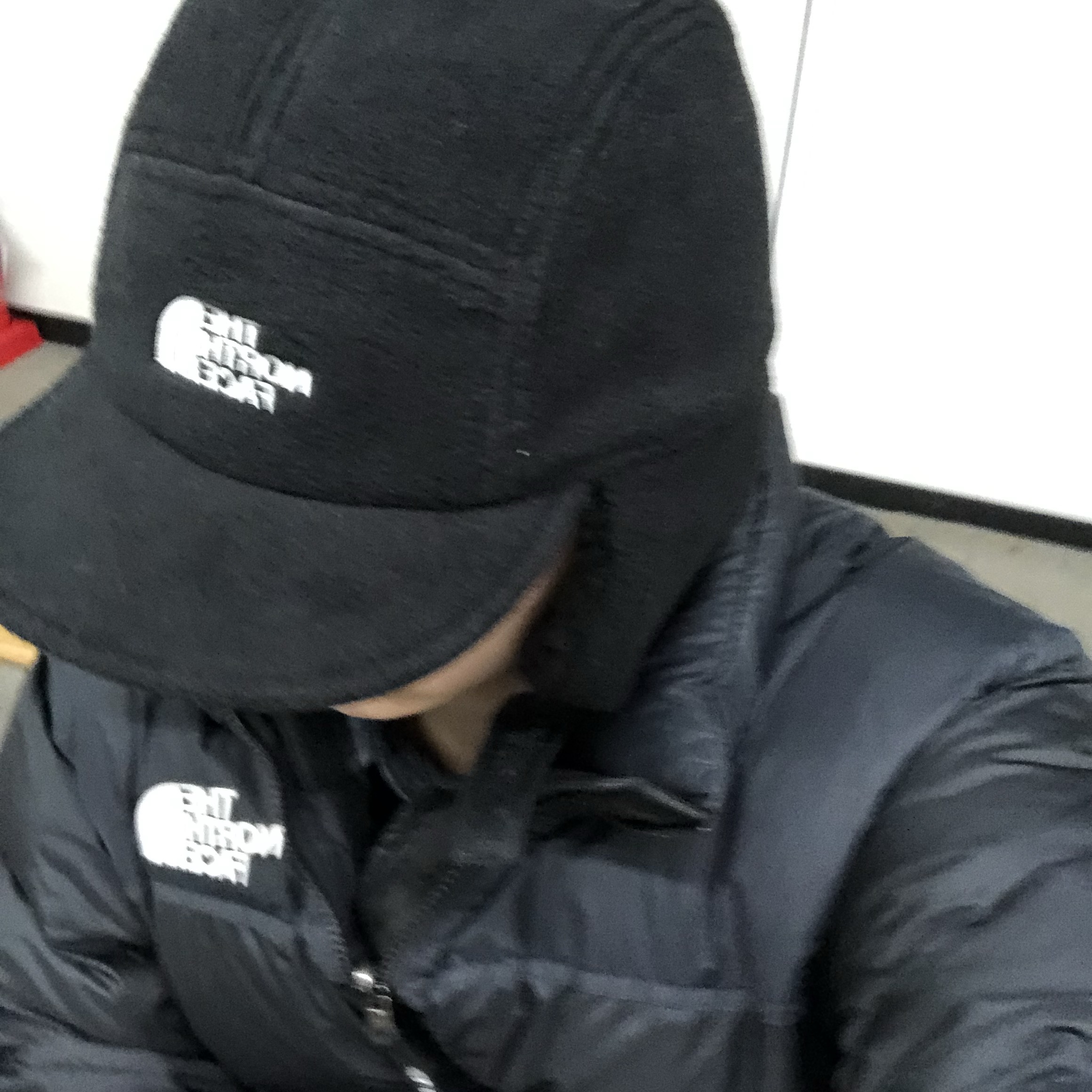 The North Face Fleece Earmuff Cap EX Black 착용 스타일 - 3