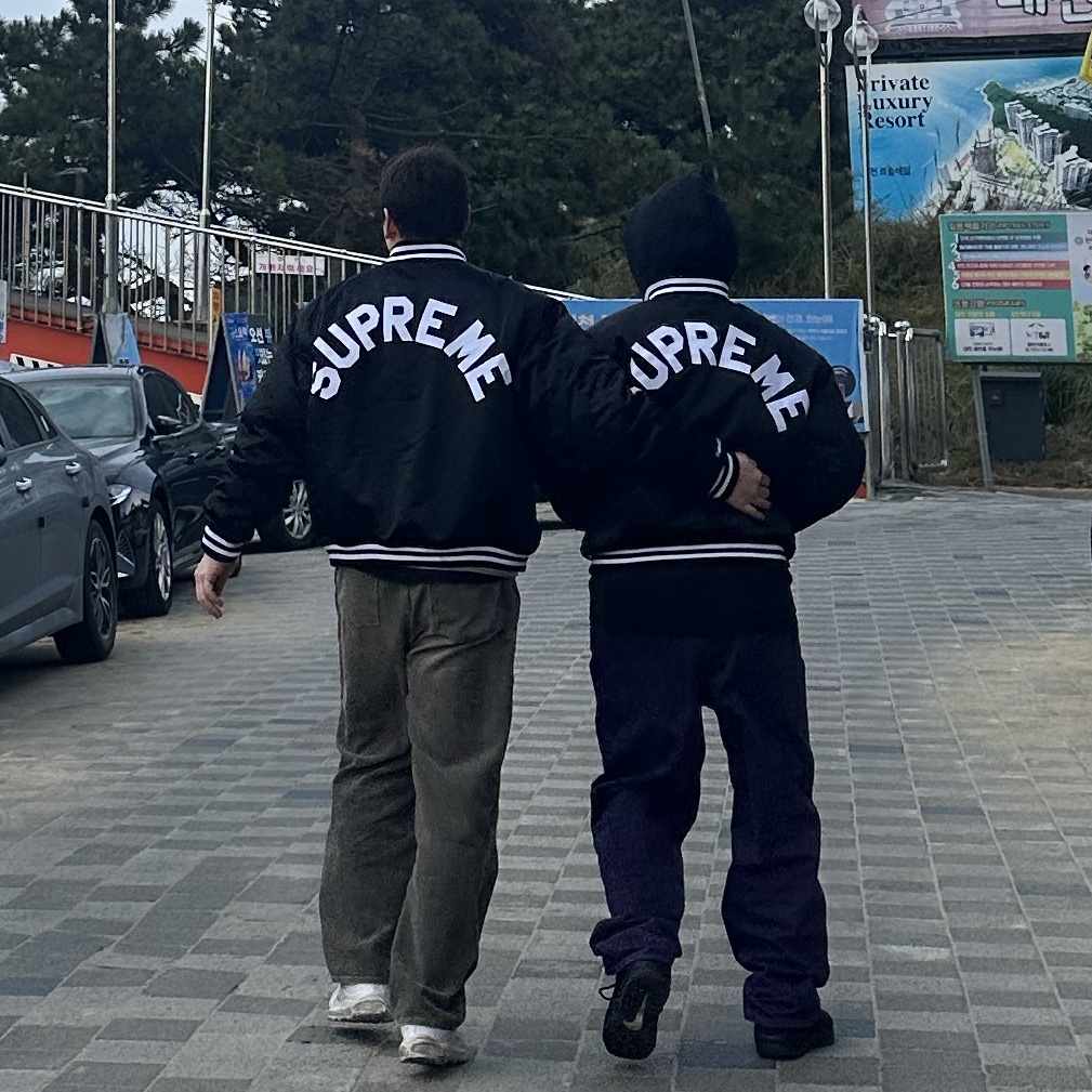 Supreme Mitchell & Ness Satin Varsity Jacket Black - 24FW 착용 스타일