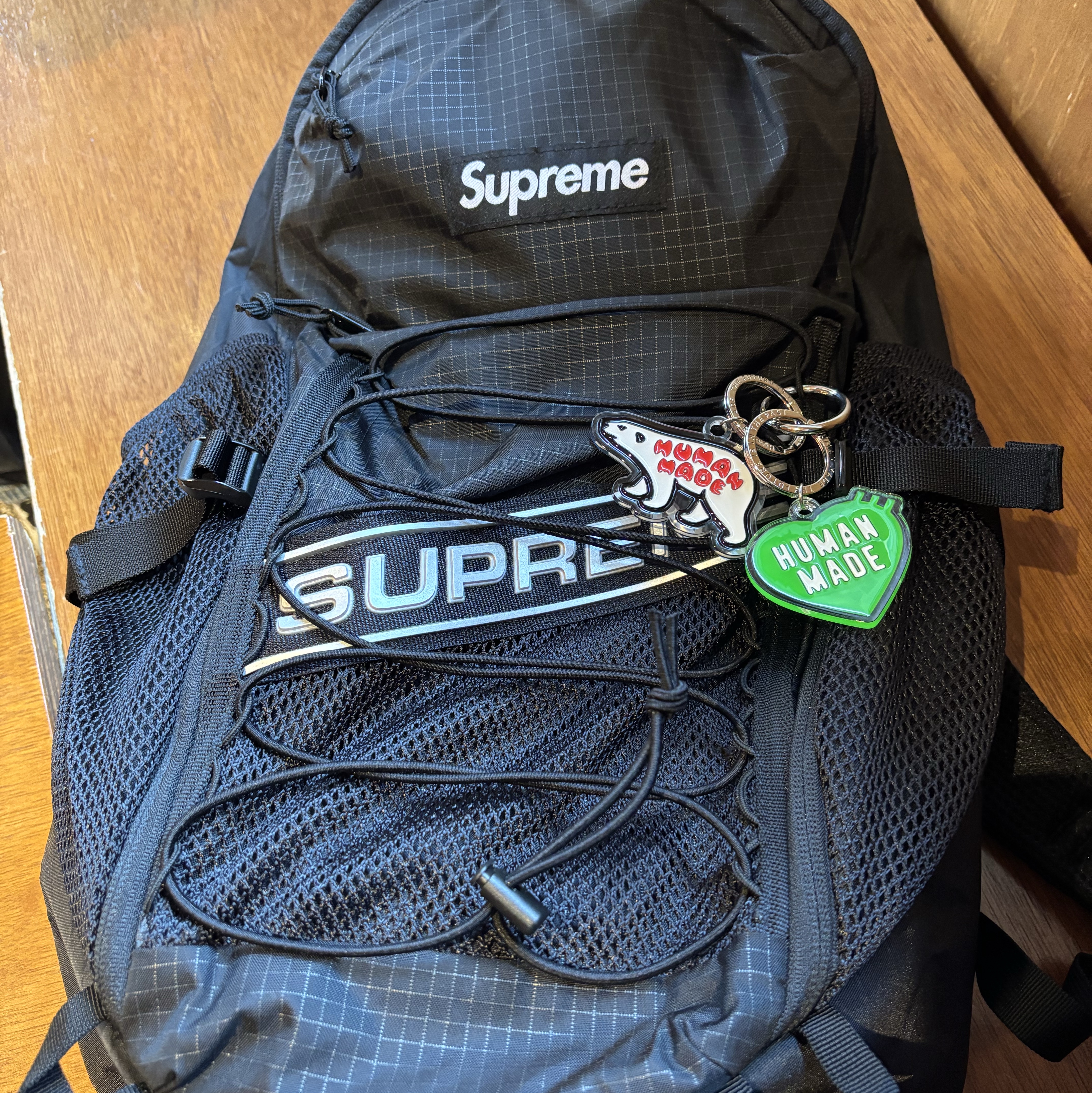 Supreme Backpack Black - 23FW, Human Made Acrylic Heart Keyring Green μ°©μ© μ€νμΌ