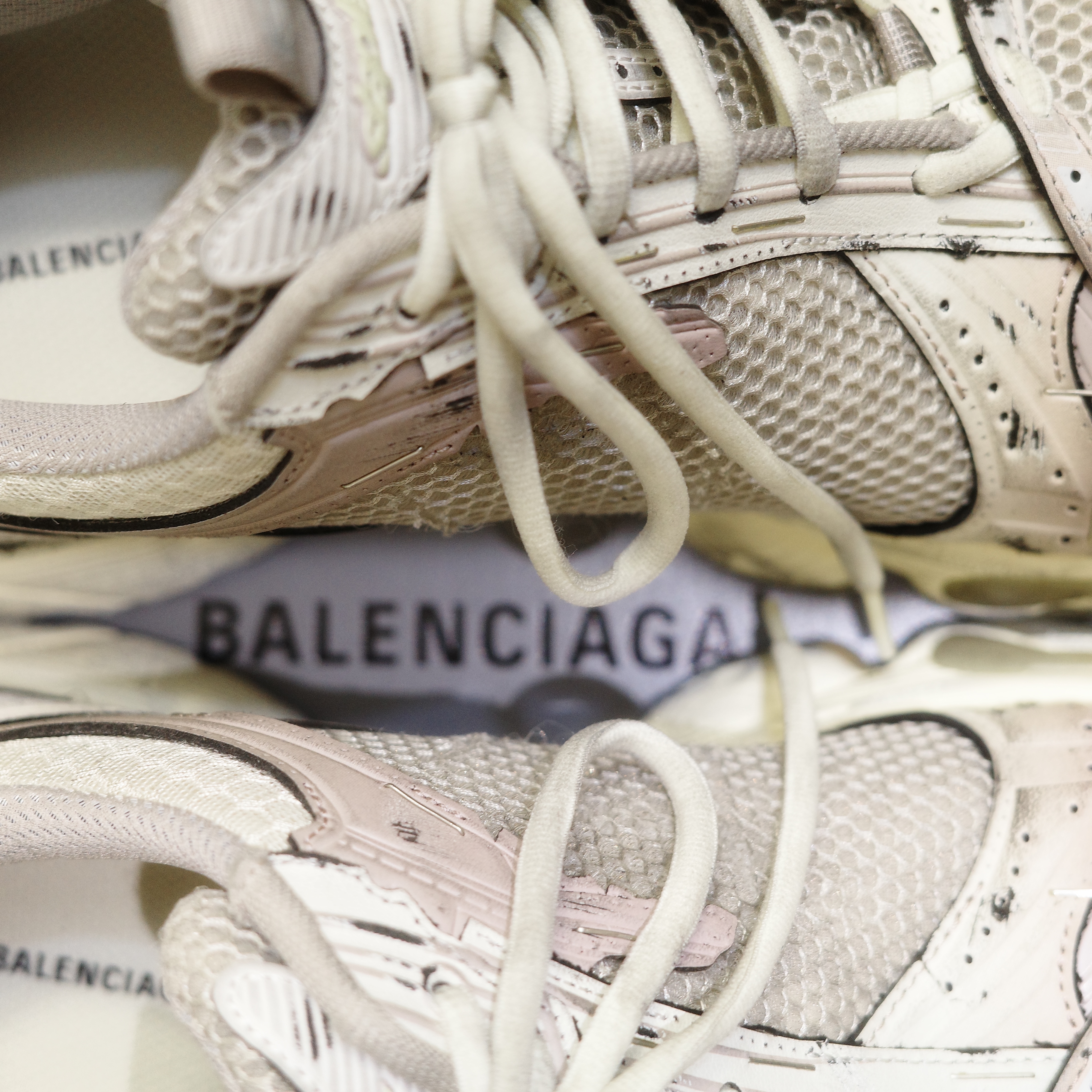 Balenciaga Stapler Sneaker Beige Grey 착용 스타일