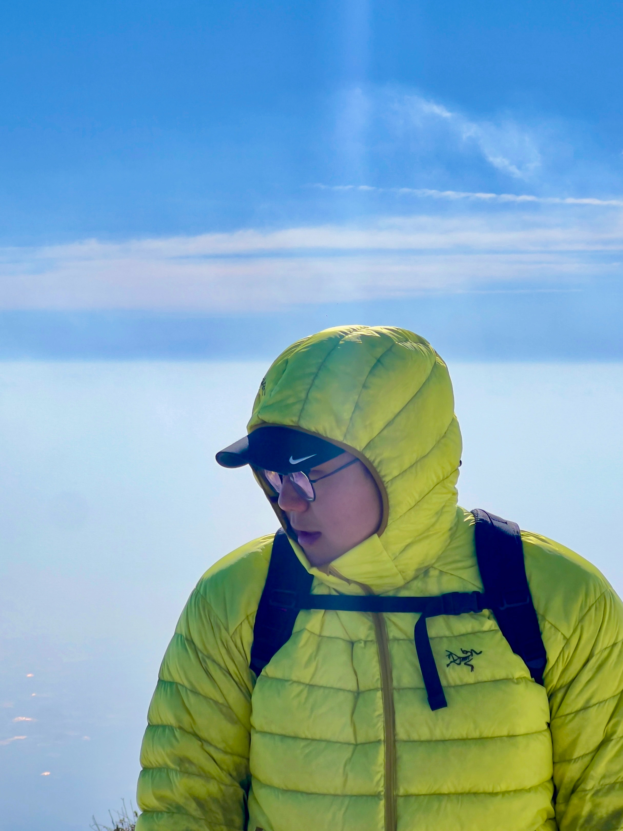 Arc'teryx Cerium Hoody Oracle, Hoka x Bodega Tor Ultra Low Natural Blazing Yellow 착용 스타일 - 3
