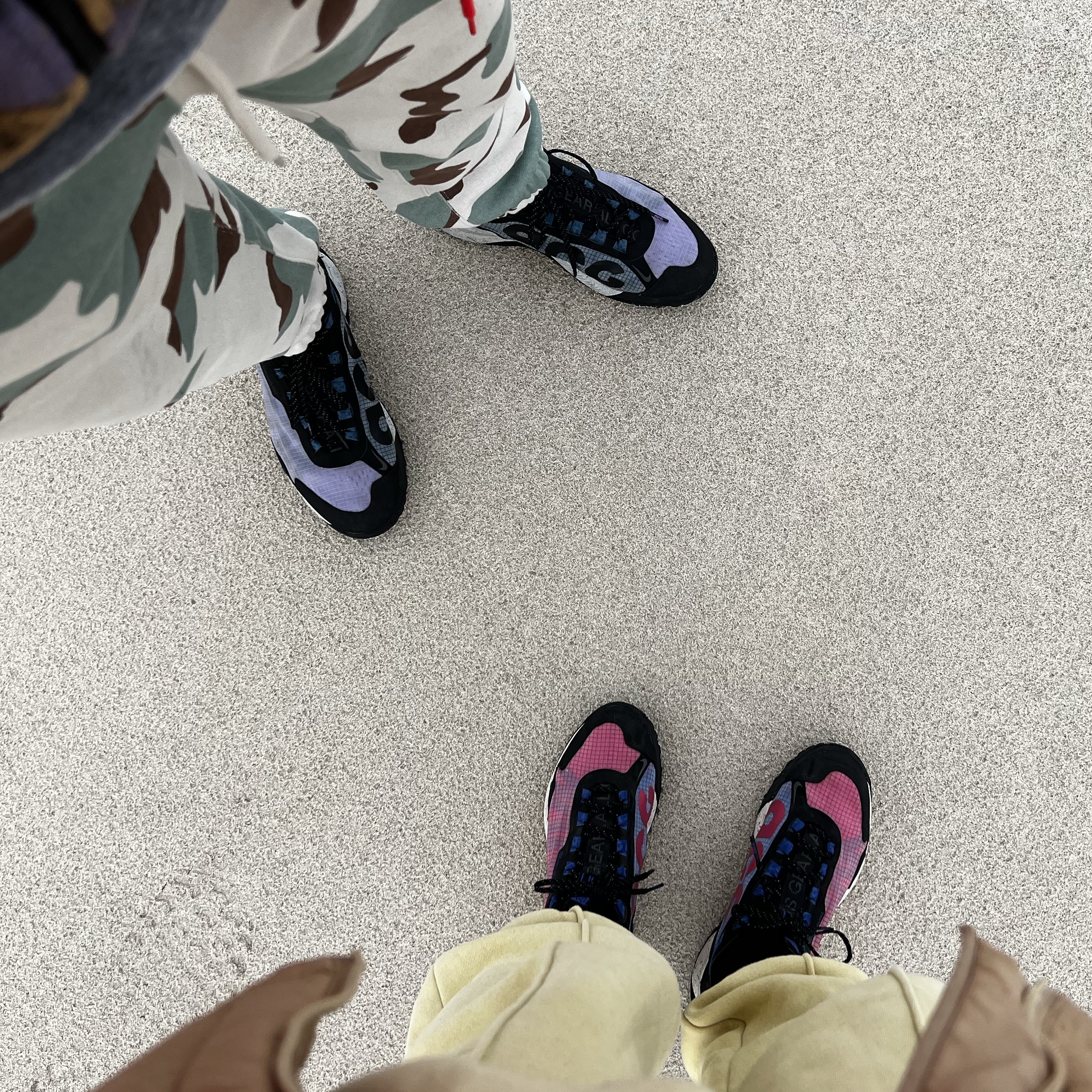 Supreme Stripe Puffer Jacket Mustard - 23SS, Nike ACG Zoom Terra Zaherra Rush Pink 착용 스타일 - 3