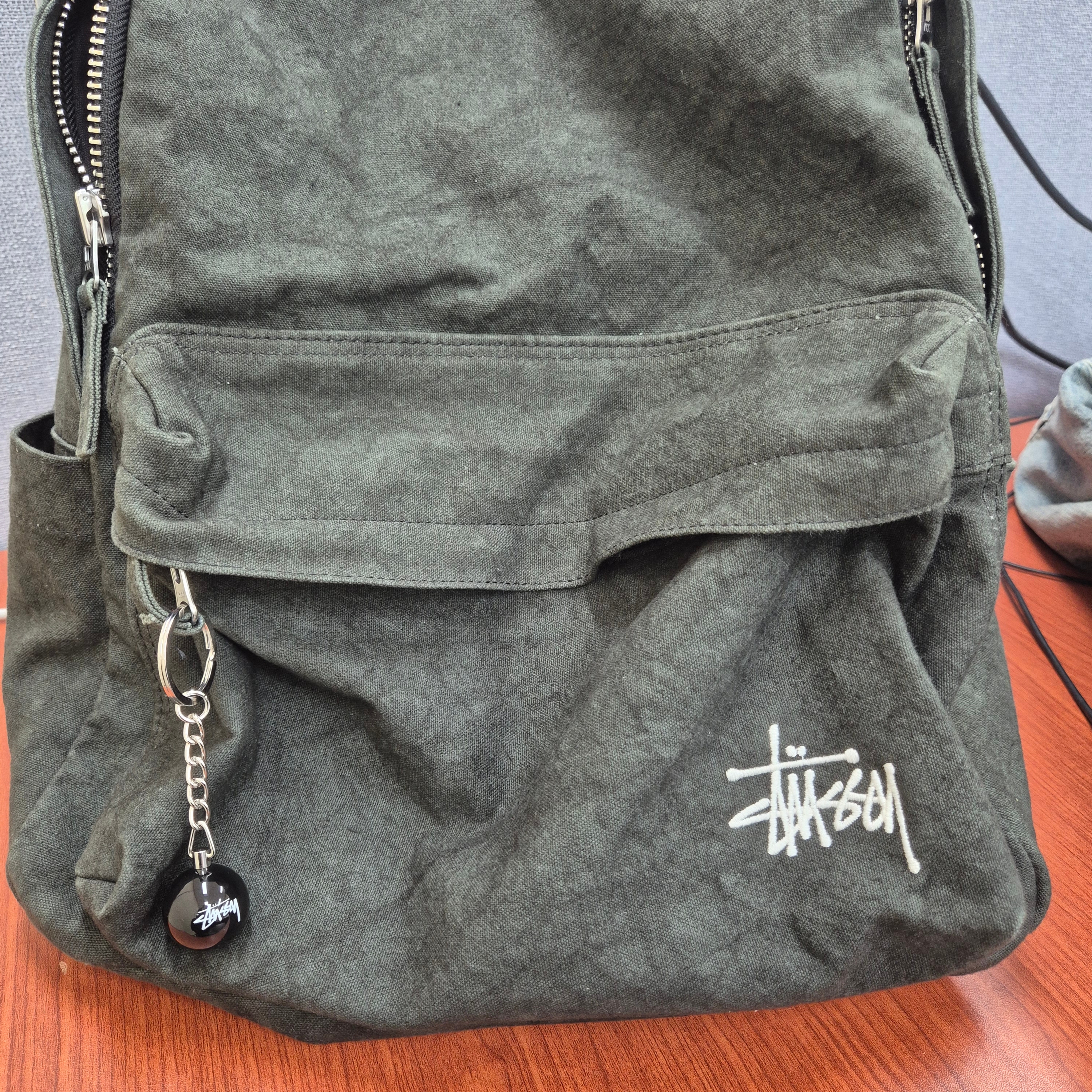 Stussy Canvas Backpack Washed Black, Stussy 8 Ball Keychain Black 착용 스타일
