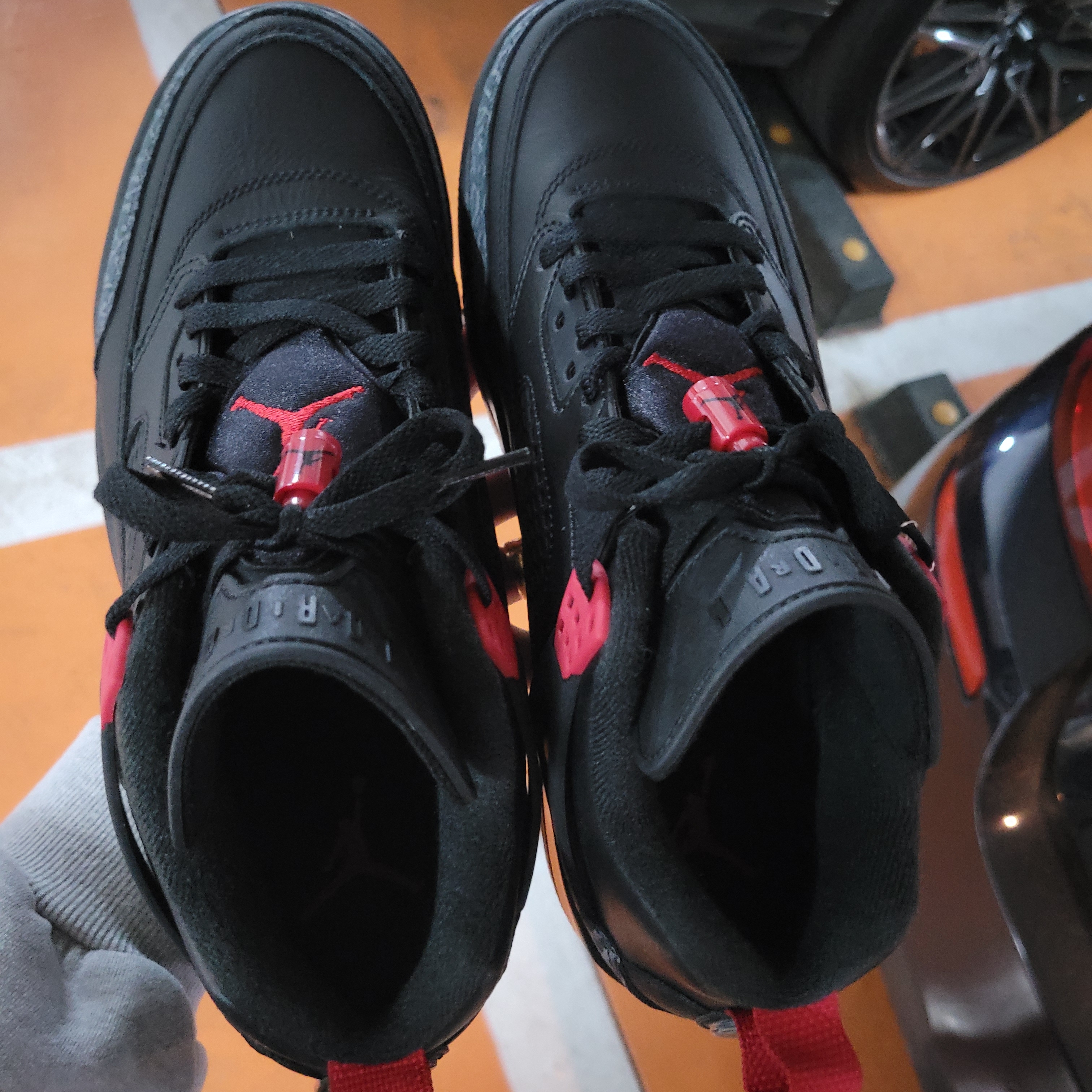 Jordan Spizike Low Black Gym Red 착용 스타일 - 1