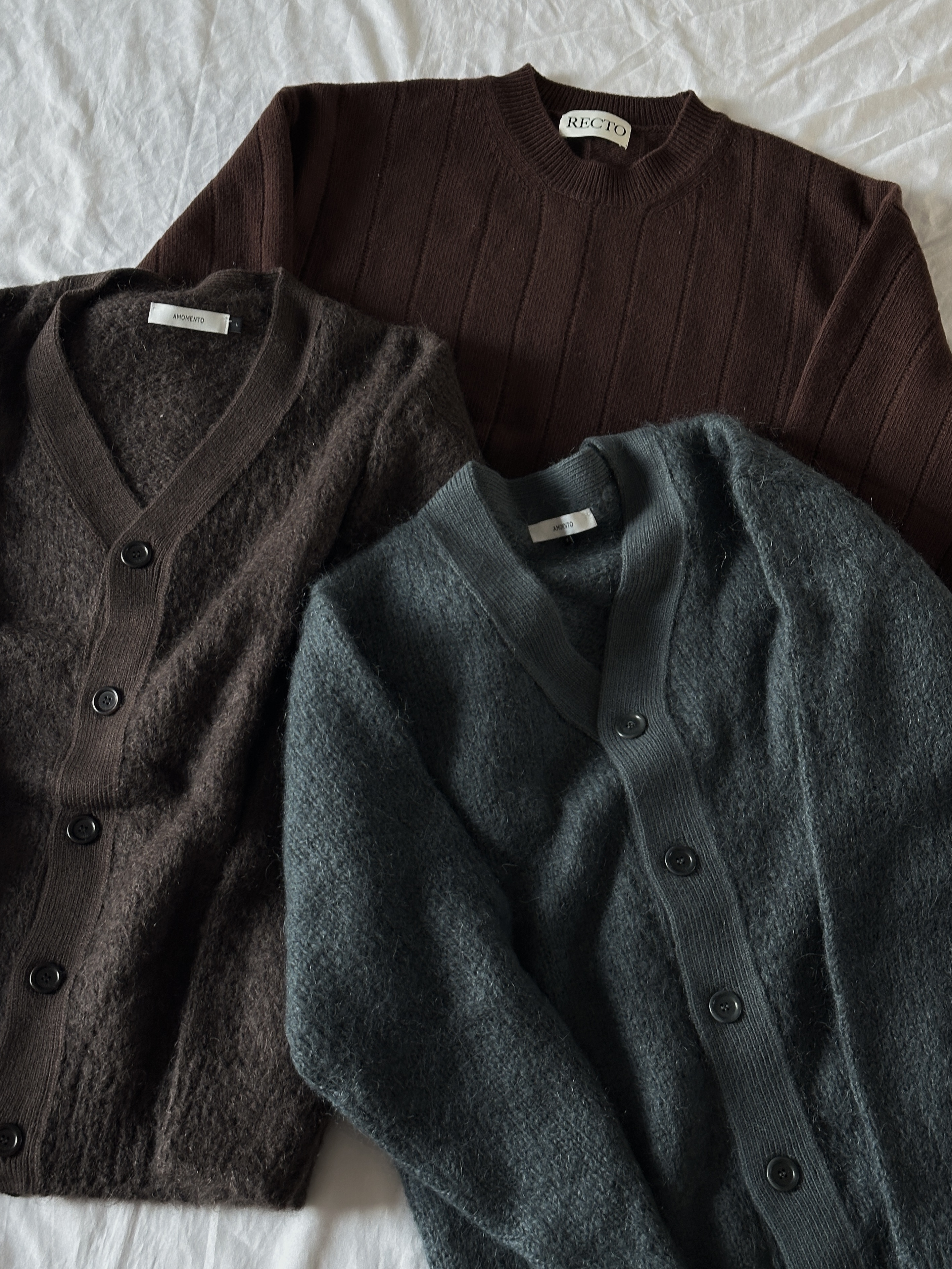 Amomento Grandpa Cardigan Brown - 24FW, Amomento Women Grandma Cardigan Dark Green - 24FW 착용 스타일 - 1