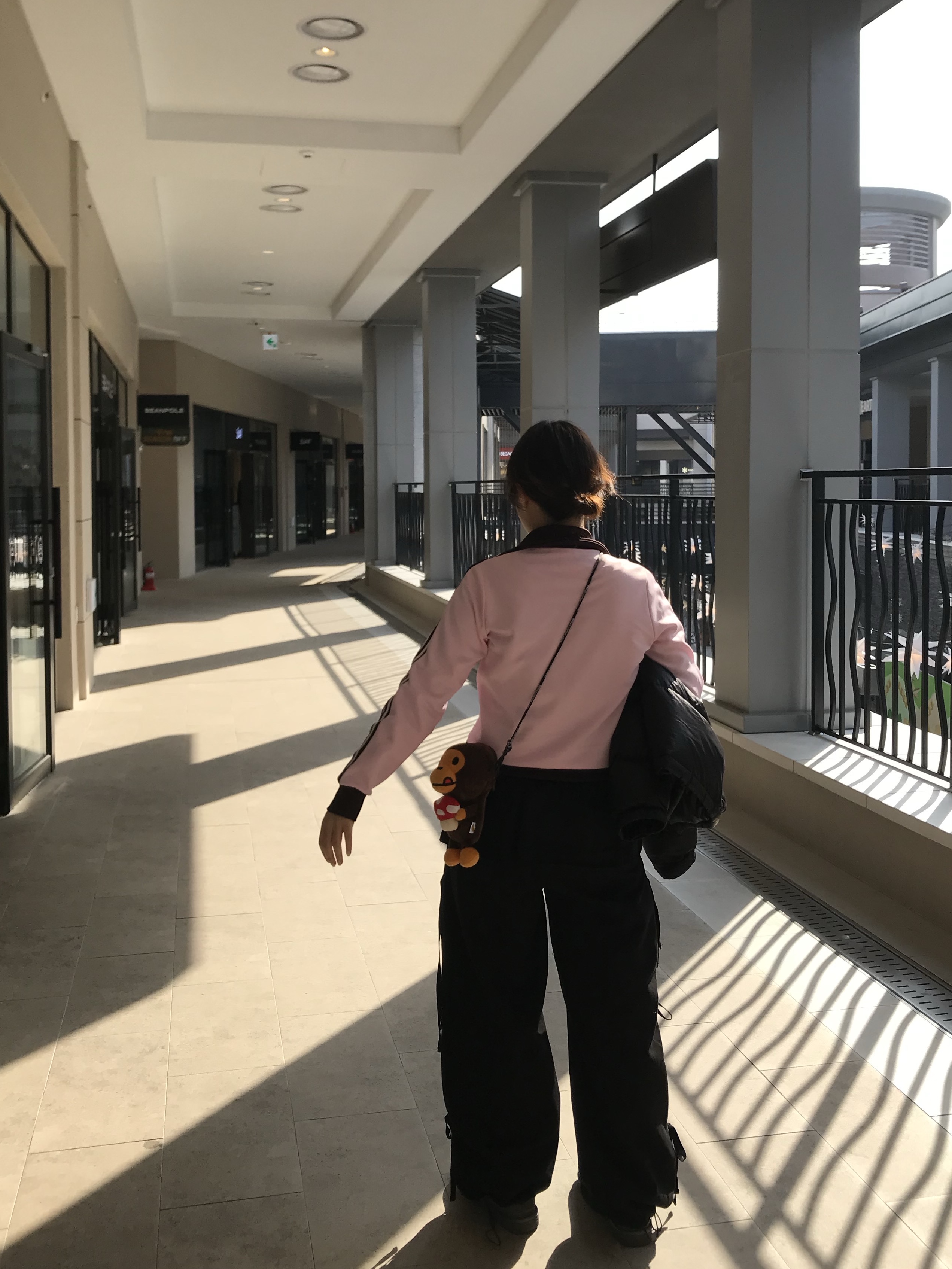 BAPE Baby Milo Plush Mobile Bag Brown, (W) Adidas Originals Beckenbauer Track Jacket Clear Pink - KR Sizing 착용 스타일 - 2