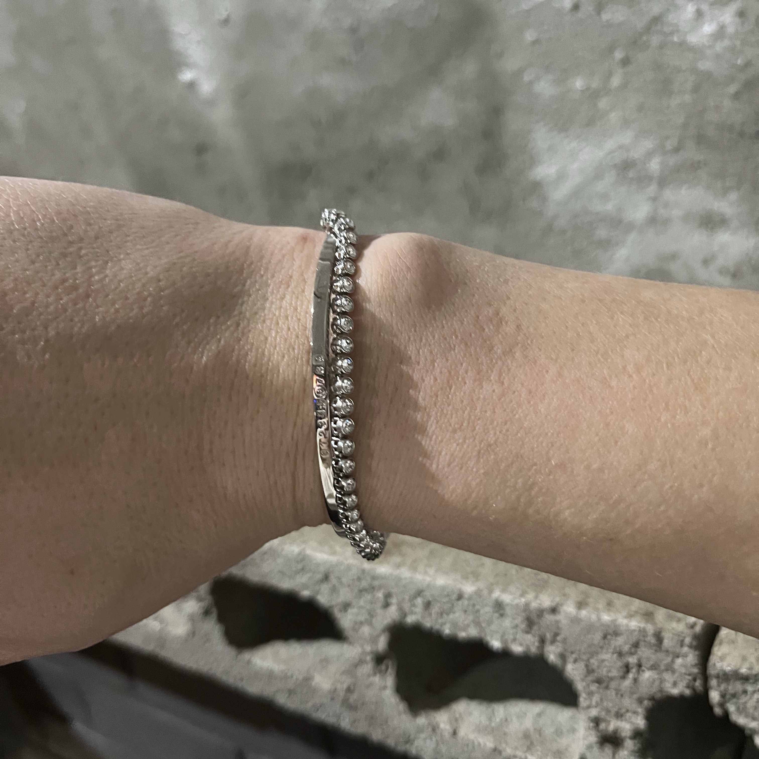(W) MM6 Maison Margiela Numeric Minimal Signature Cuff Bracelet Polished Palladio 착용 스타일 - 2