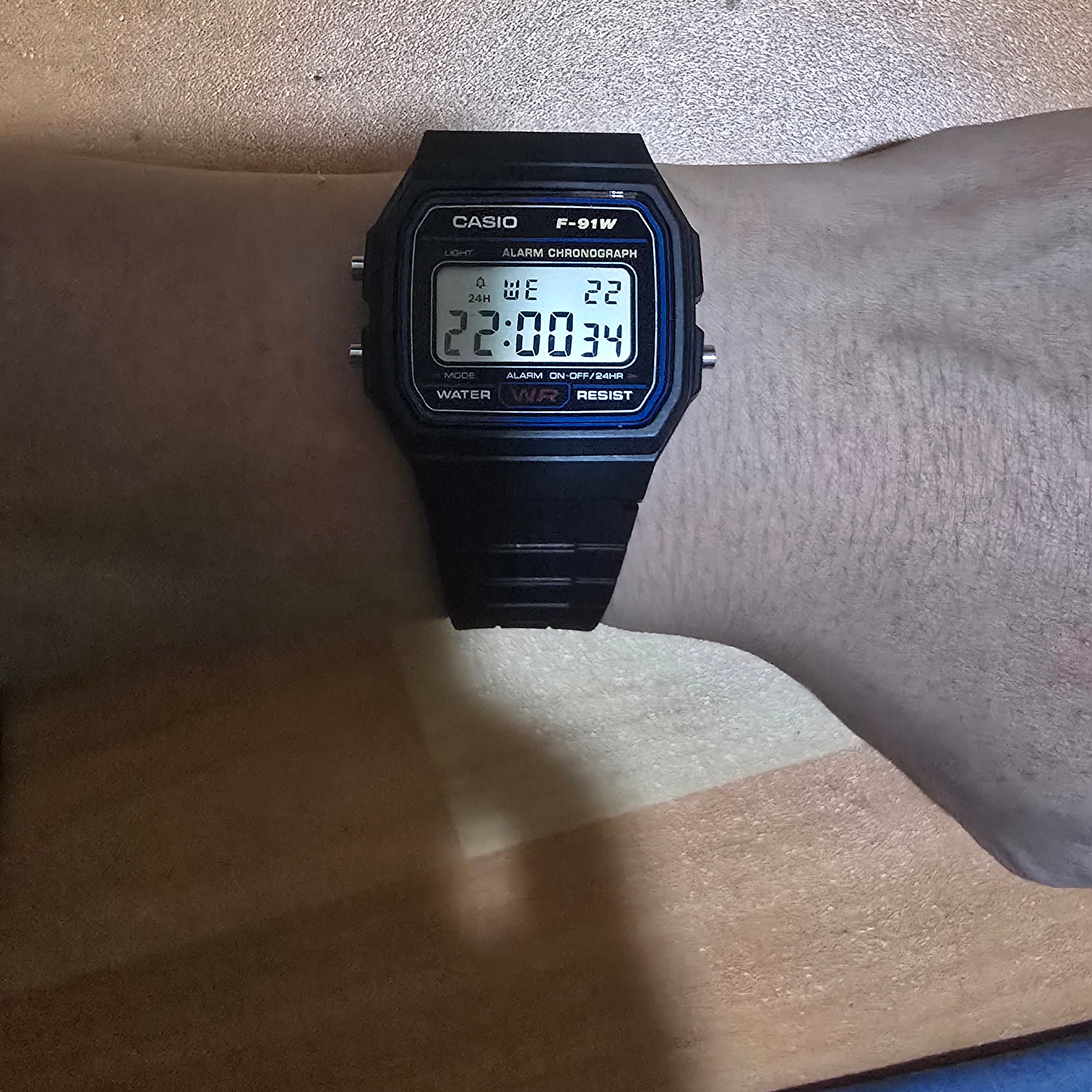 Casio F-91W-1 착용 스타일