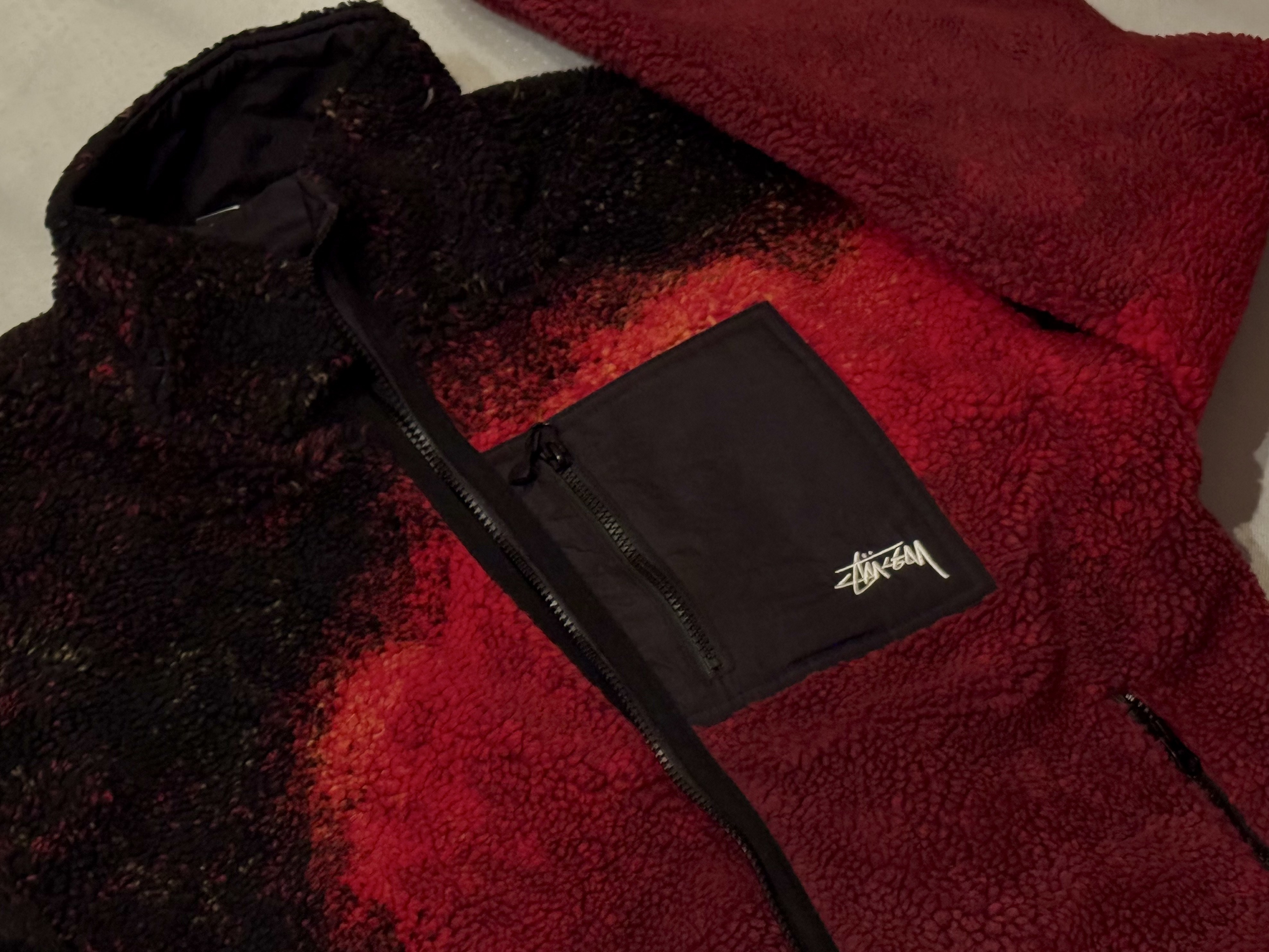 Stussy Sherpa Reversible Jacket Lava, Stussy Sherpa Reversible Jacket Black 착용 스타일 - 1