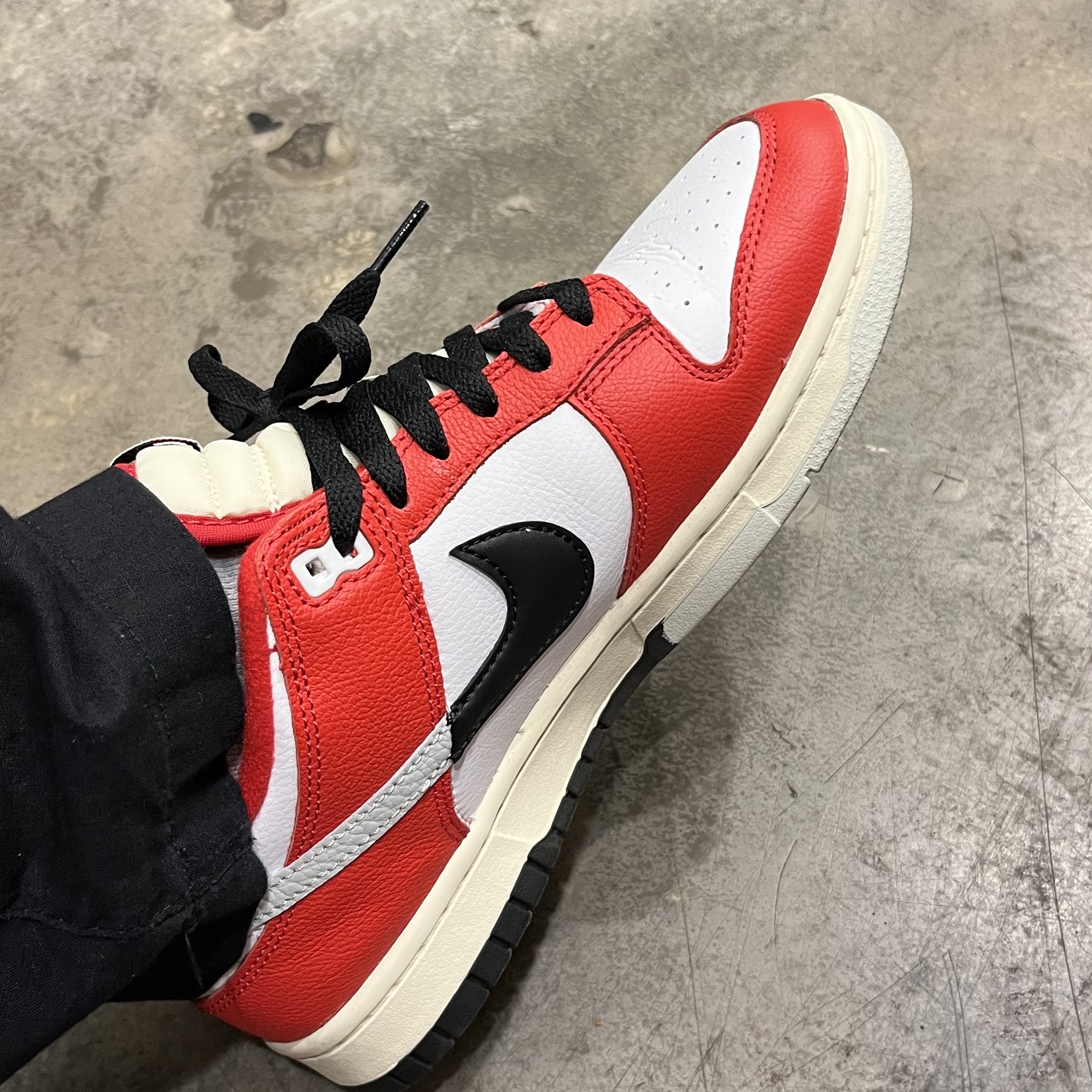 Nike Dunk Low Retro PRM University Red Black 착용 스타일 - 5