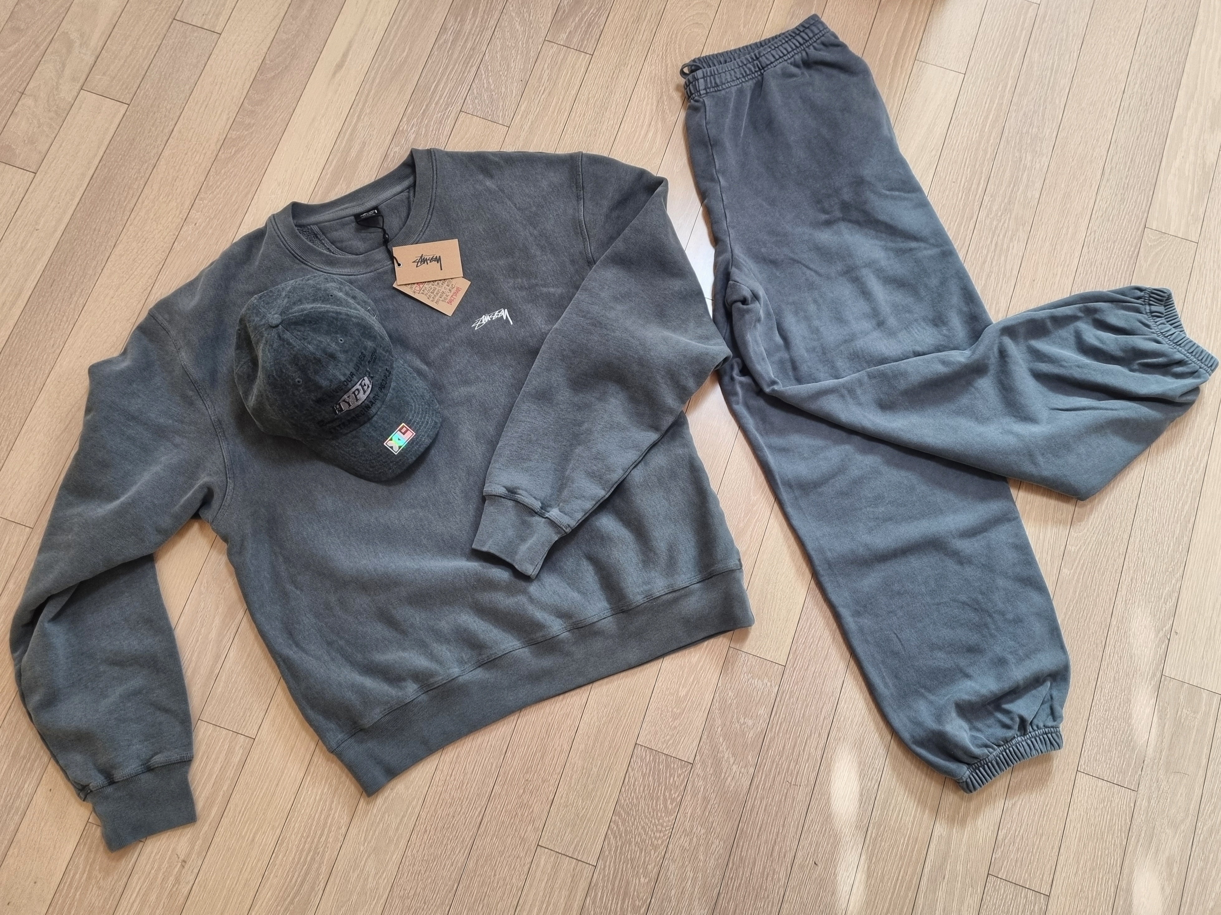 Stussy Smooth Stock Crew Pigment Dyed Black 착용 스타일