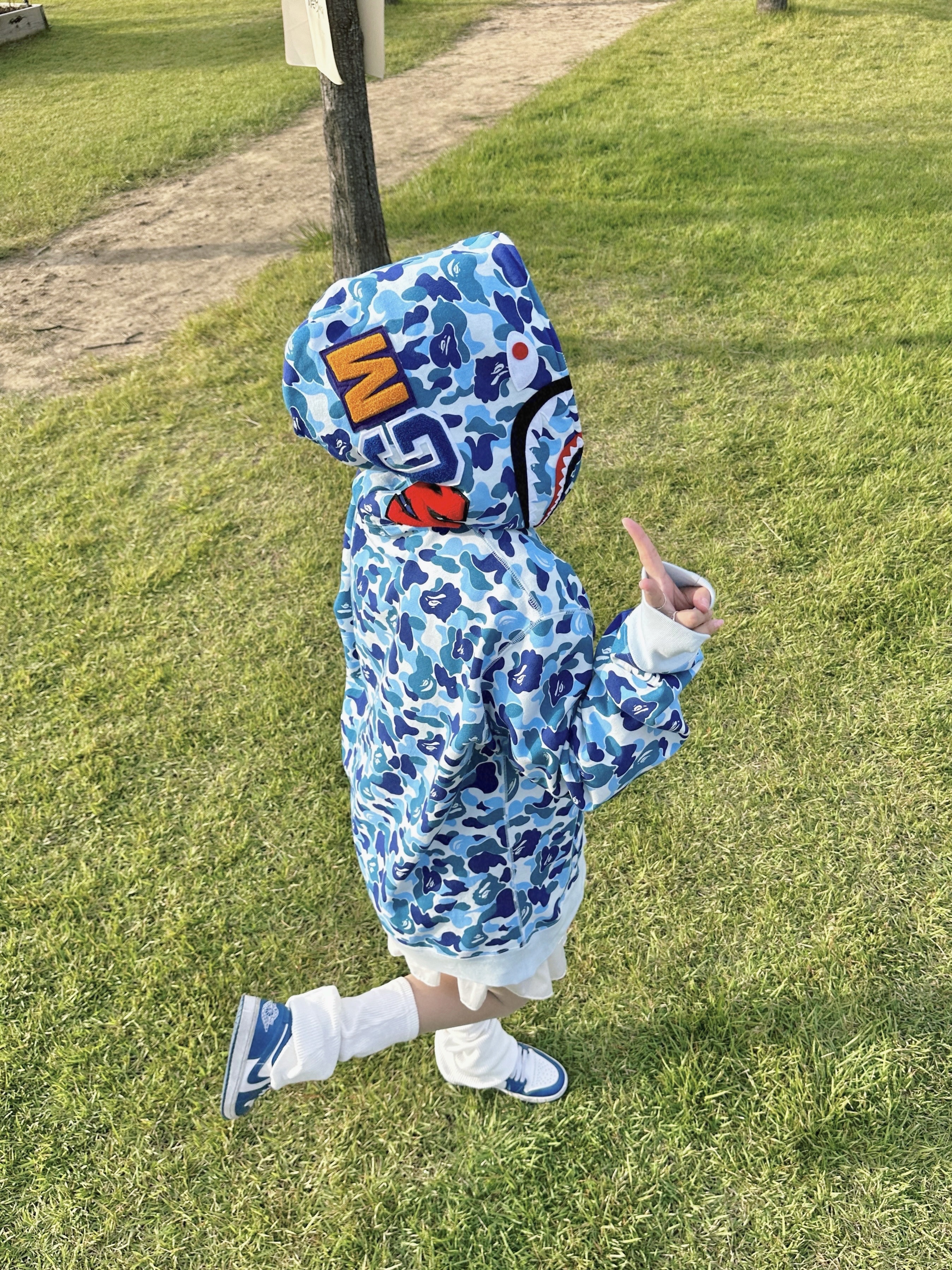 BAPE ABC Camo Shark Full Zip Hoodie Blue, BAPE ABC Camo Shark Half Zip Pullover Hoodie Blue 착용 스타일 - 2