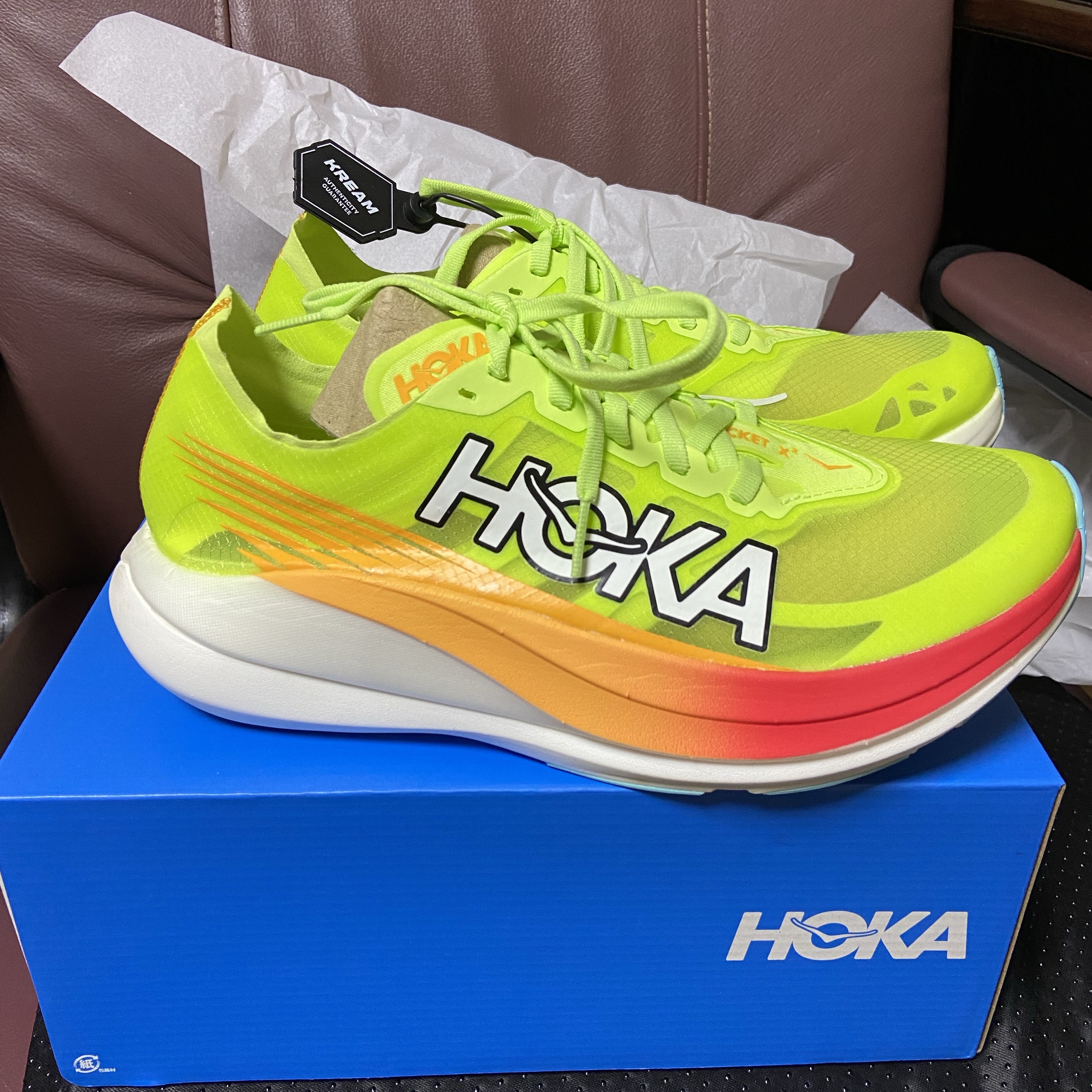 Hoka Rocket X 2 Lettuce Solar Flare 착용 스타일