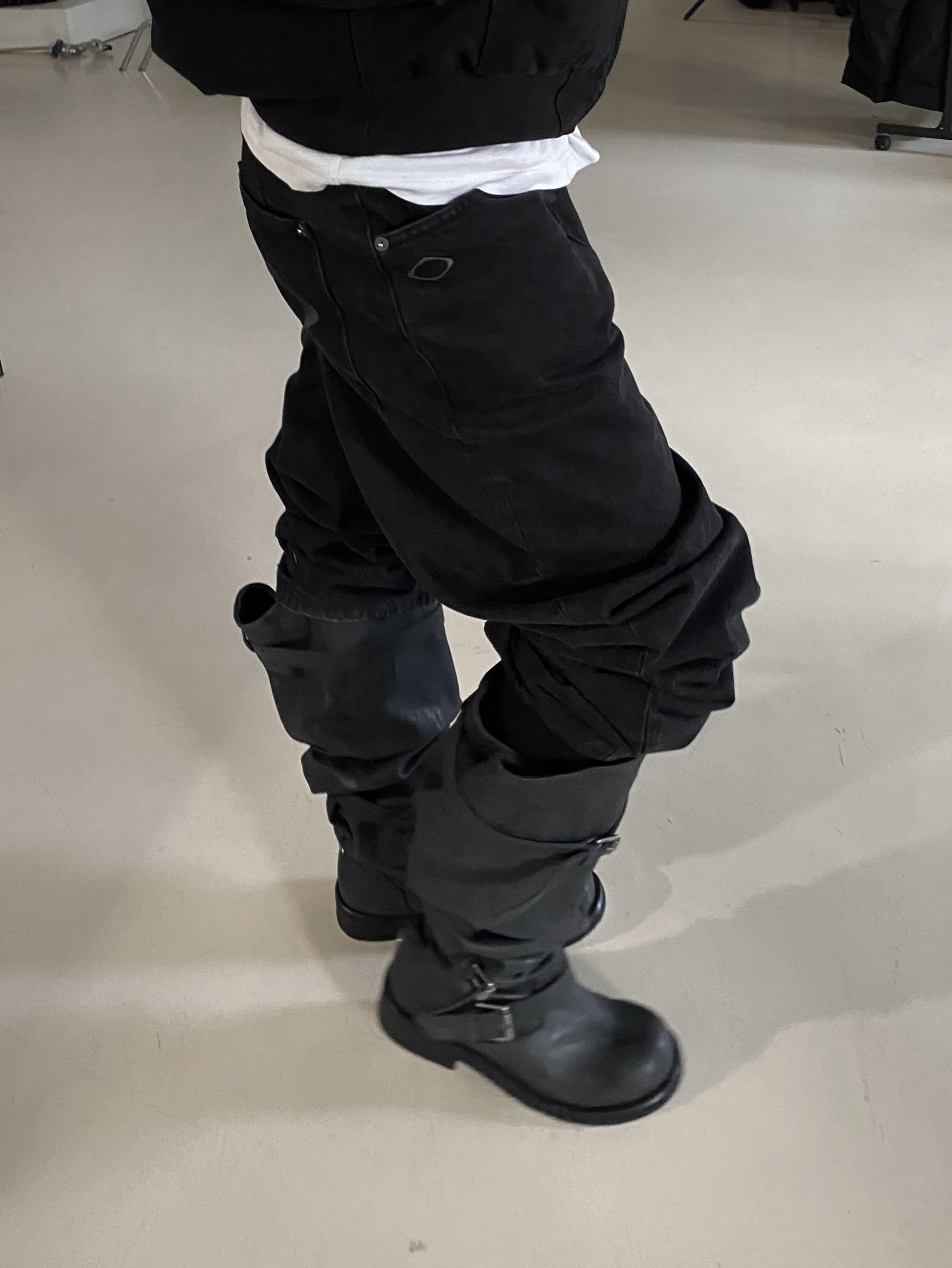 [6% 적립] NegativeThree  Slouchy Long Boots Washed Black 착용 스타일