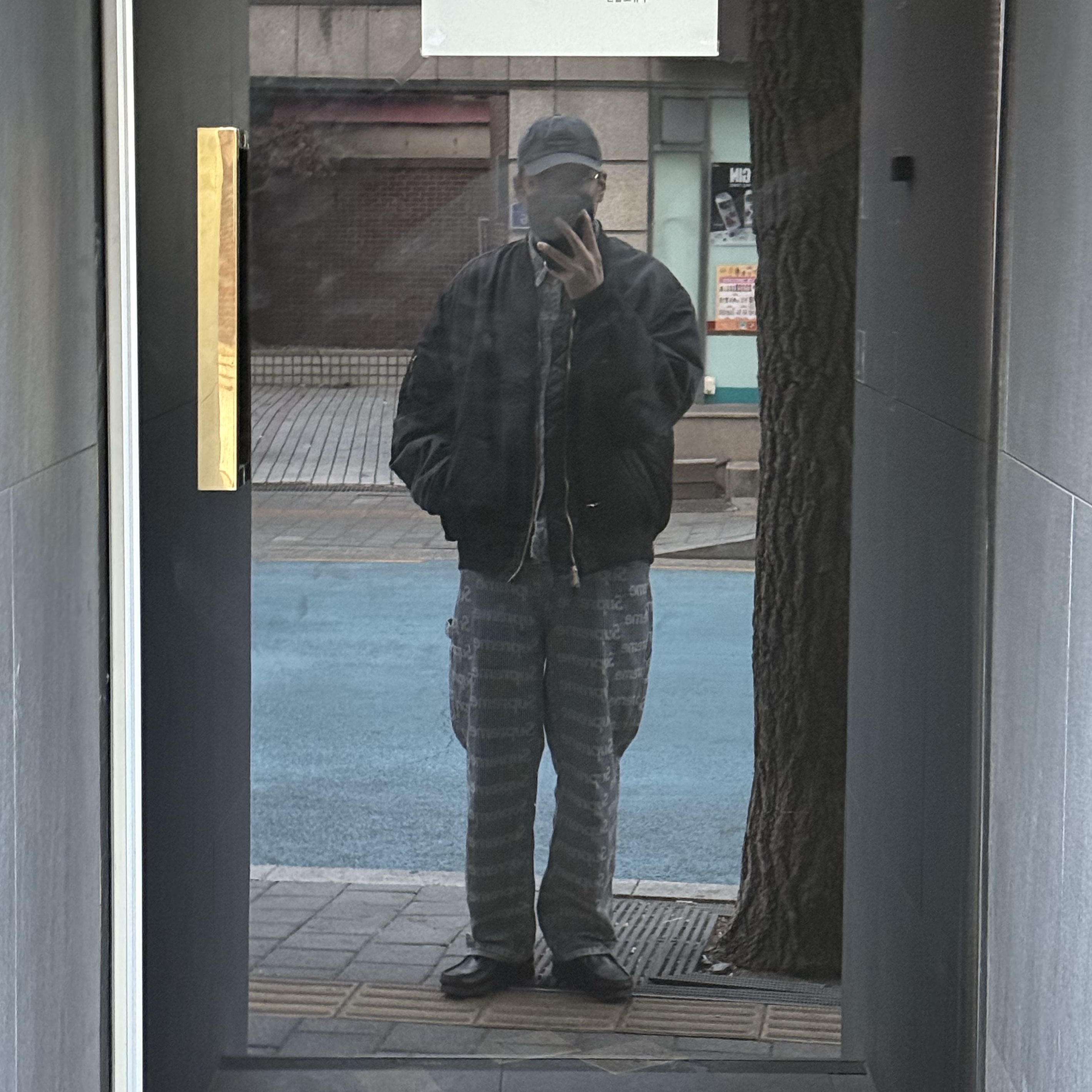 Supreme Denim Chore Trucker Jacket Stripe - 24SS, ALPHA INDUSTRIES MA-1 Flight Jacket Black 착용 스타일