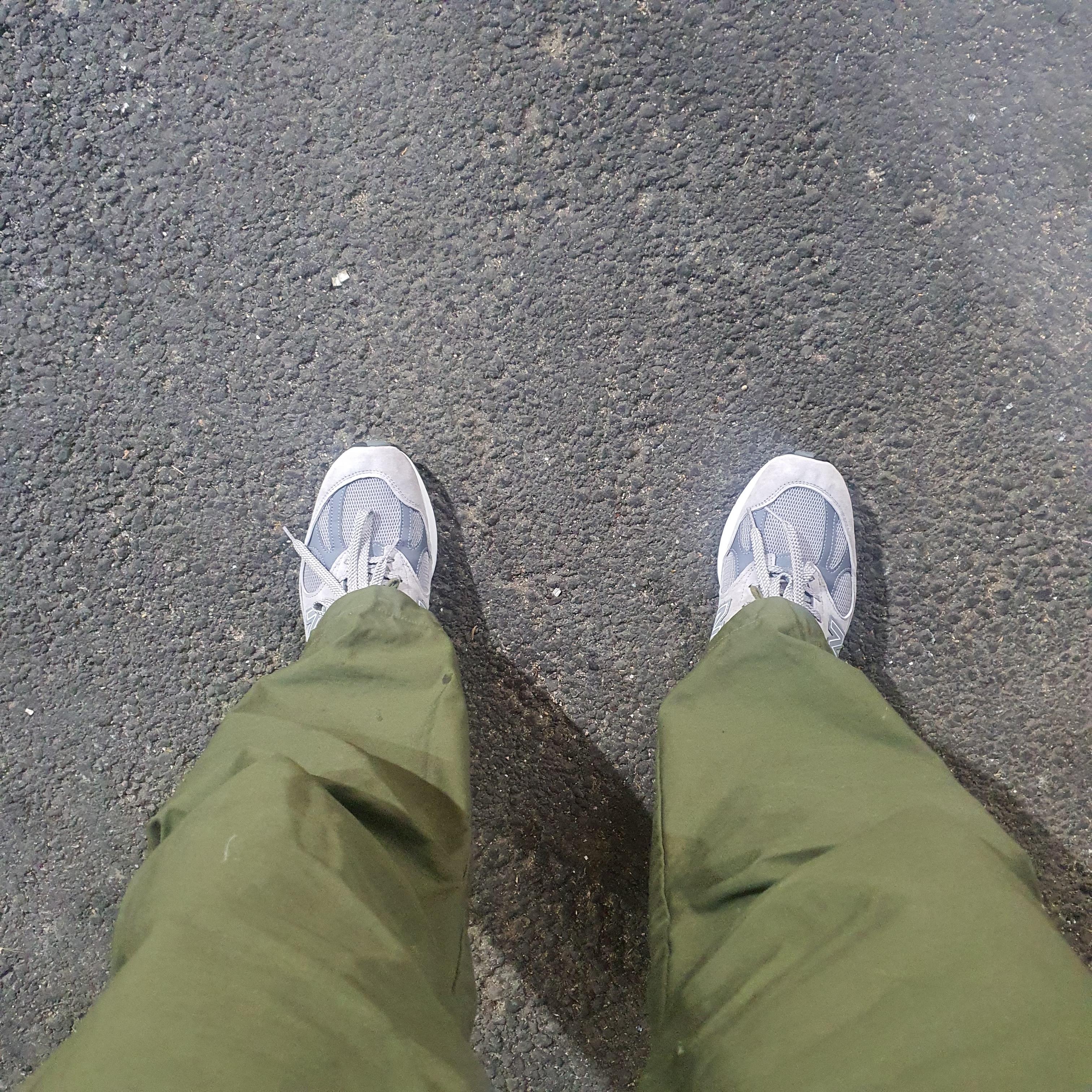 New Balance 991v2 Made in UK Rock Ridge Alloy Silver 착용 스타일