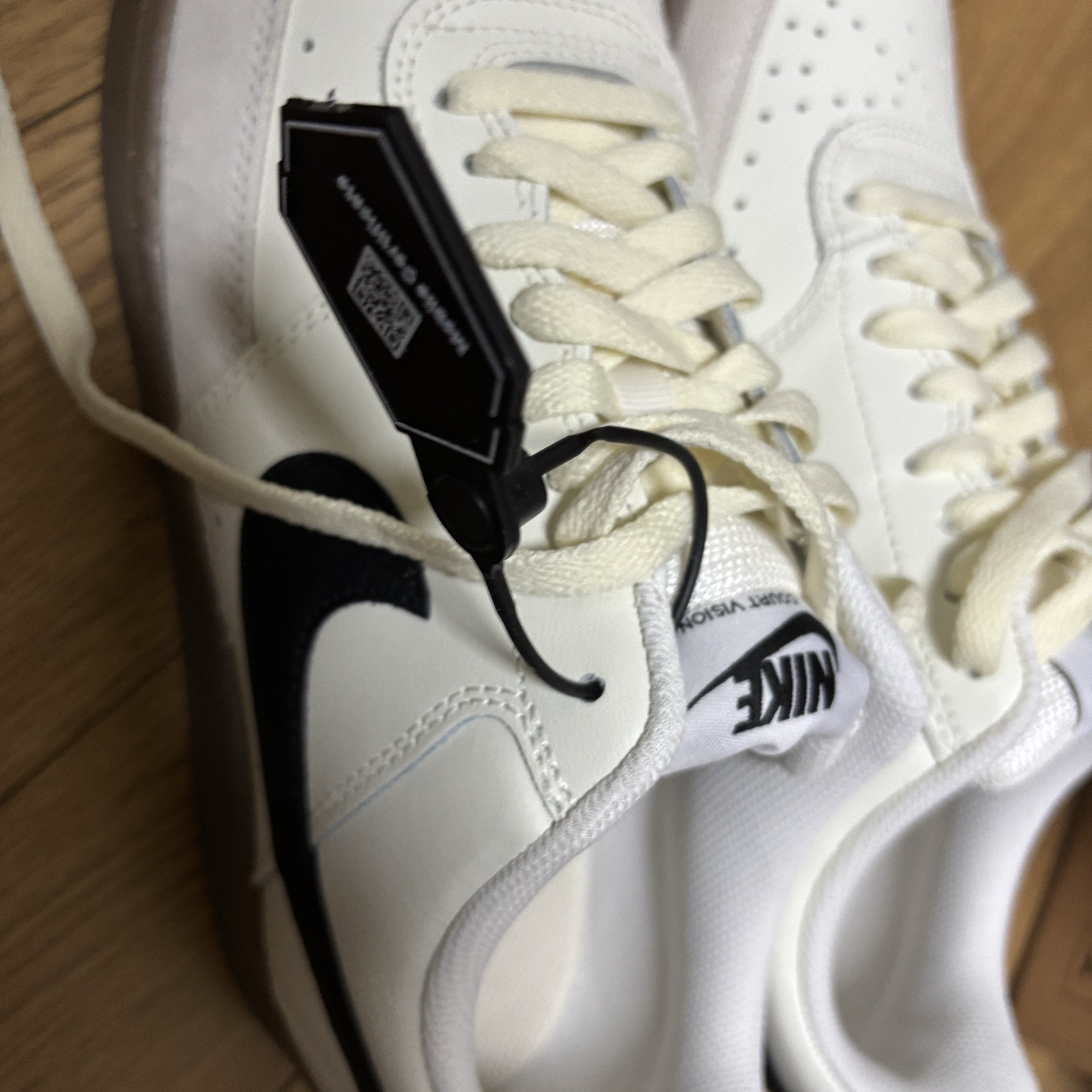 Nike Court Vision Low Sail Light Orewood Brown 착용 스타일
