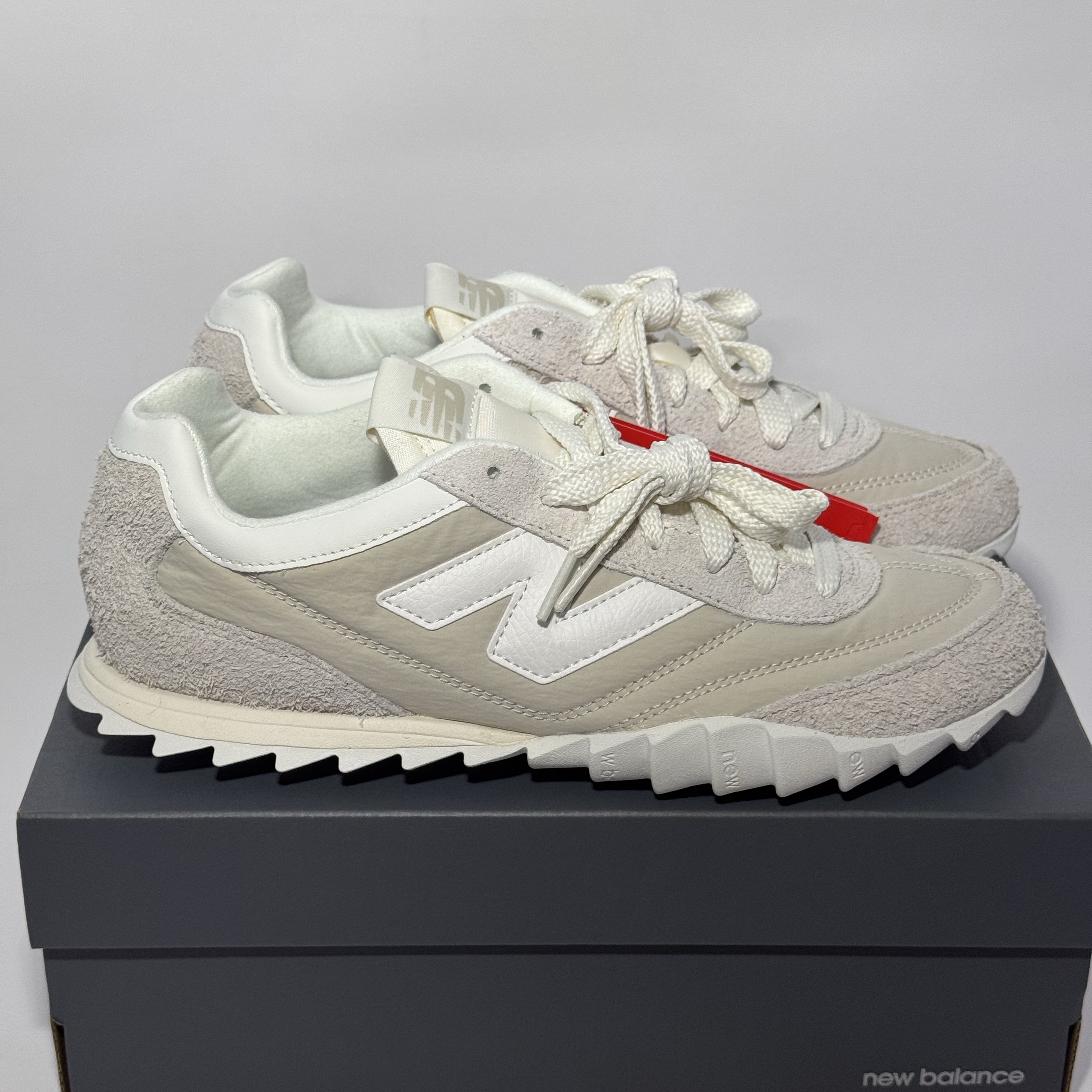 New Balance RC30 Off White 착용 스타일 - 2