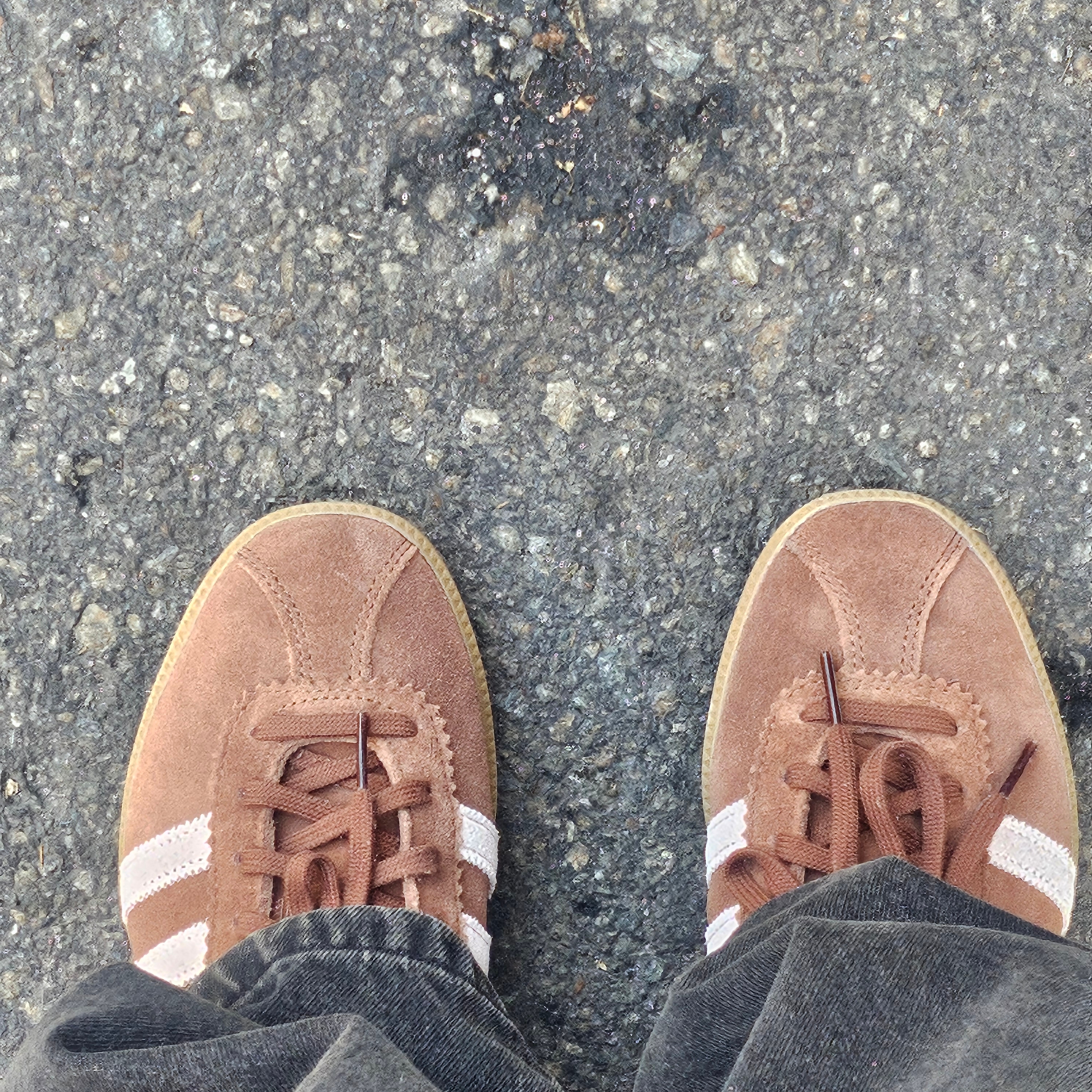 (W) Adidas Bermuda Preloved Brown 착용 스타일 - 2