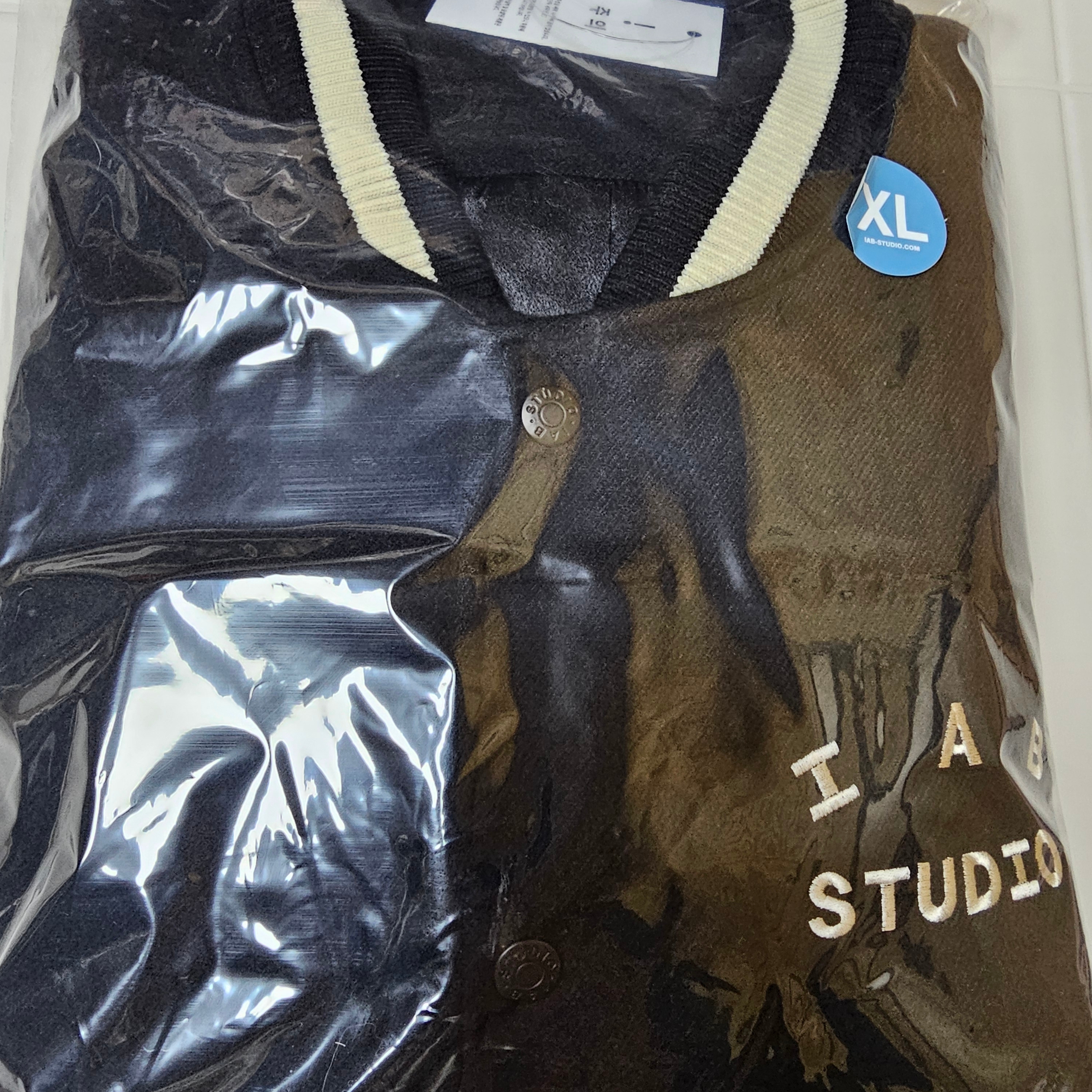 IAB Studio Stadium Jacket Black Ivory 착용 스타일 - 1