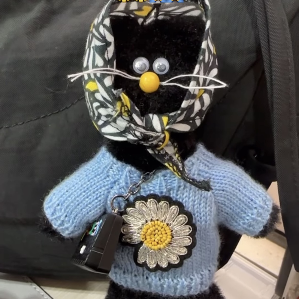 Monamhee x Peaceminusone Daihee Plush Keyring 착용 스타일