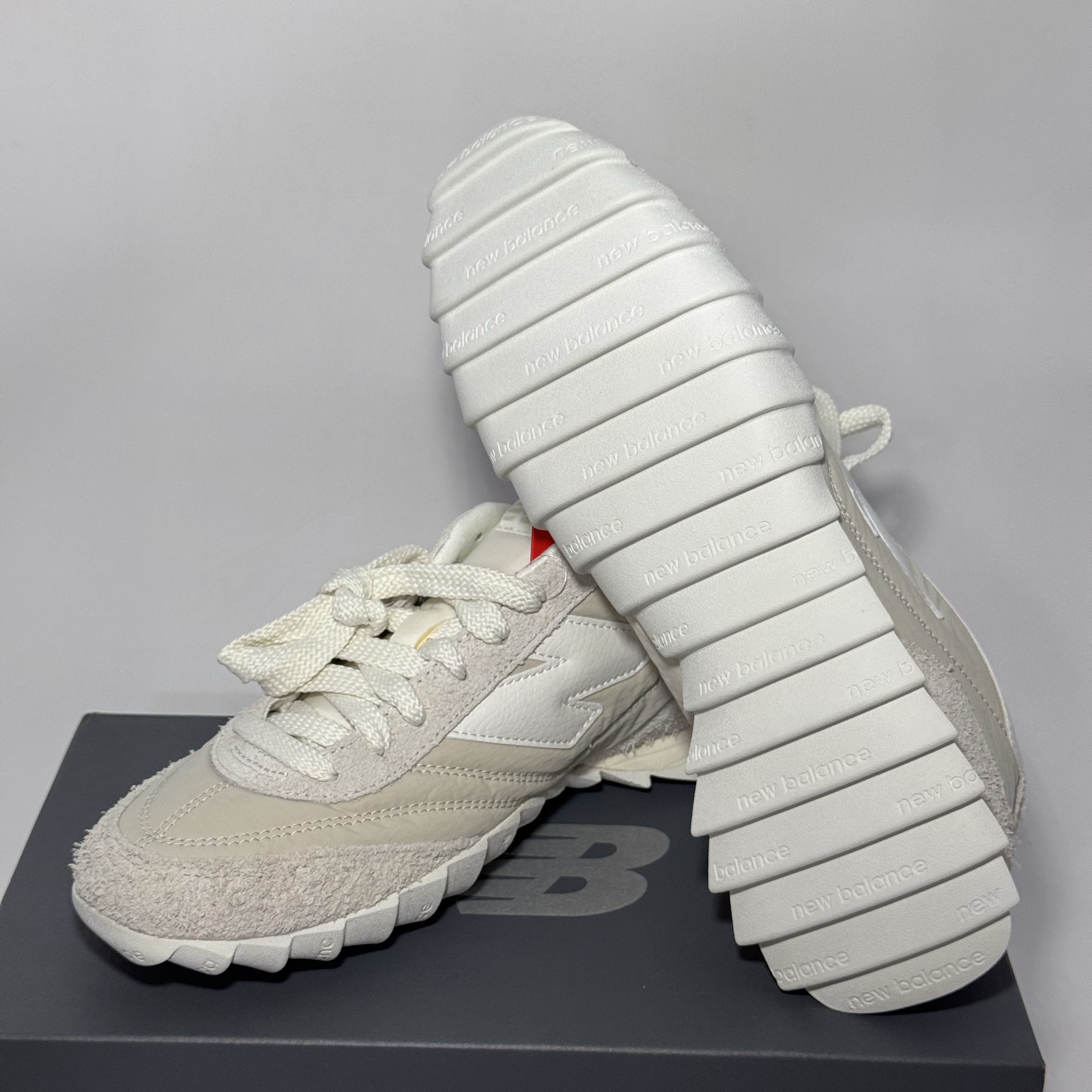 New Balance RC30 Off White 착용 스타일 - 3