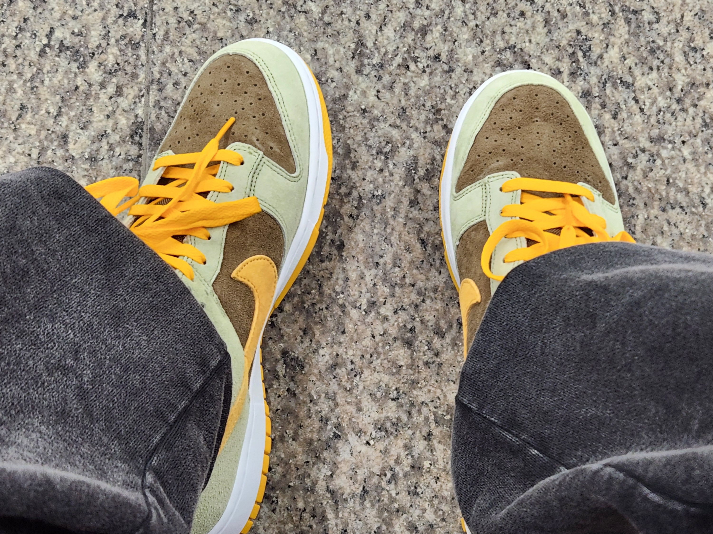 Nike Dunk Low SE Dusty Olive 착용 스타일