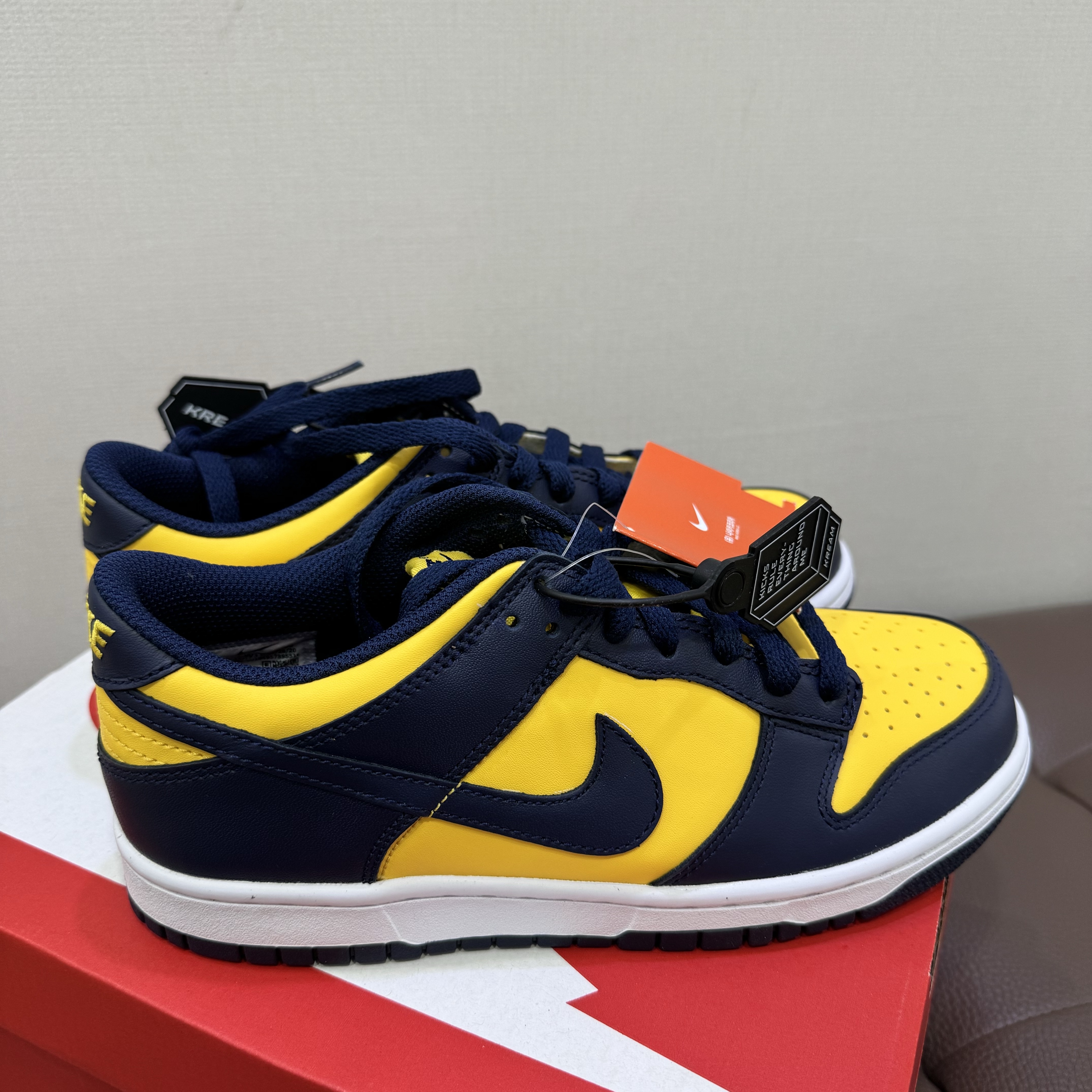 (GS) Nike Dunk Low Varsity Maize 착용 스타일