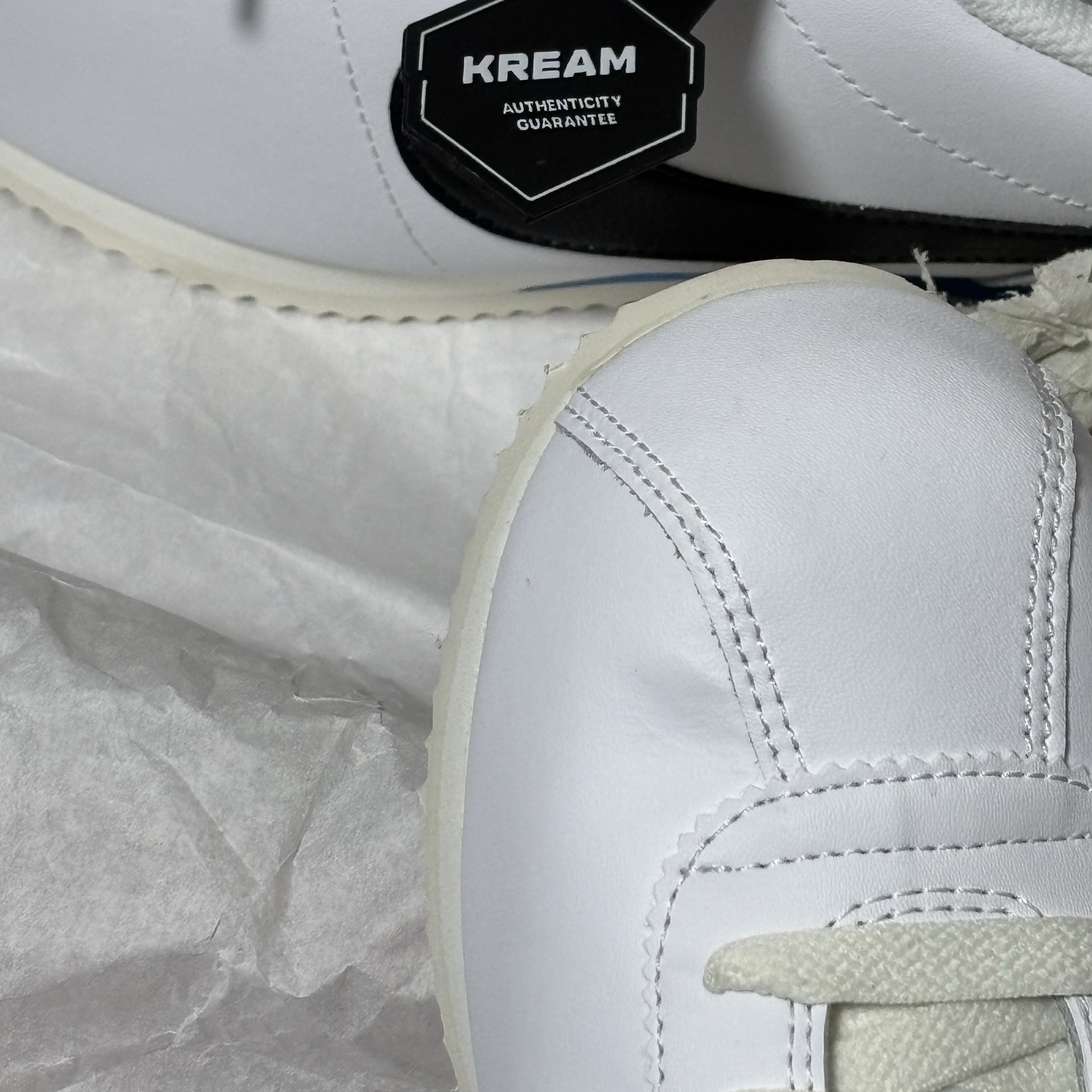 Nike Cortez White and Black 착용 스타일