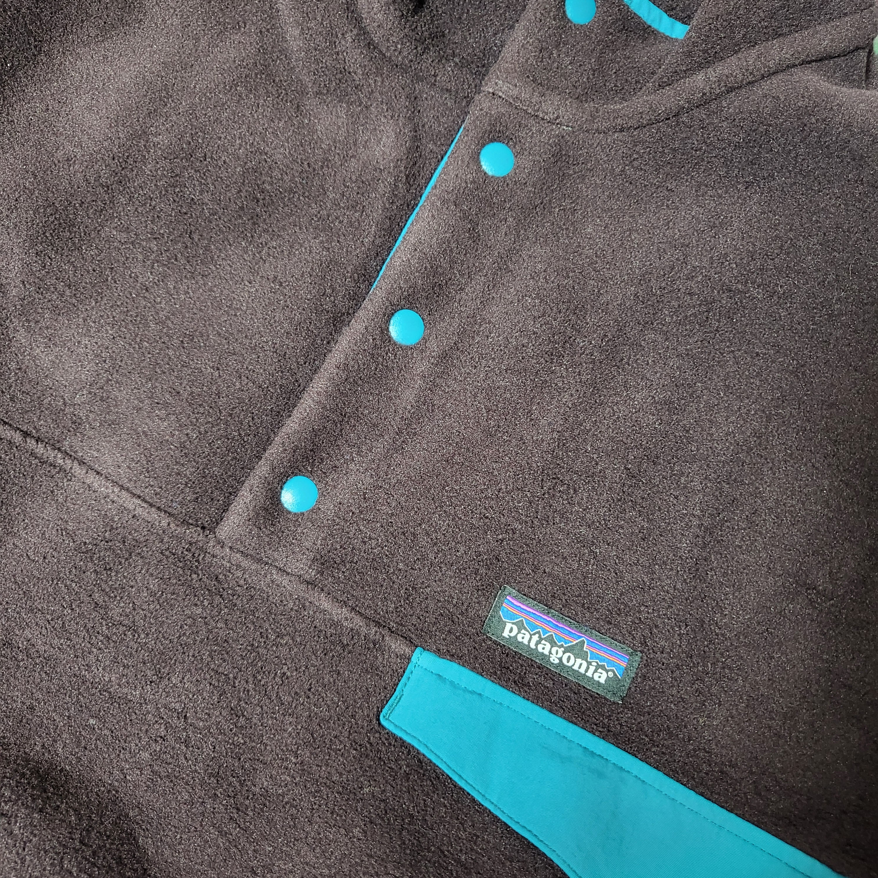 Patagonia Synchilla Snap-T Fleece Pullover Obsidian Plum 착용 스타일
