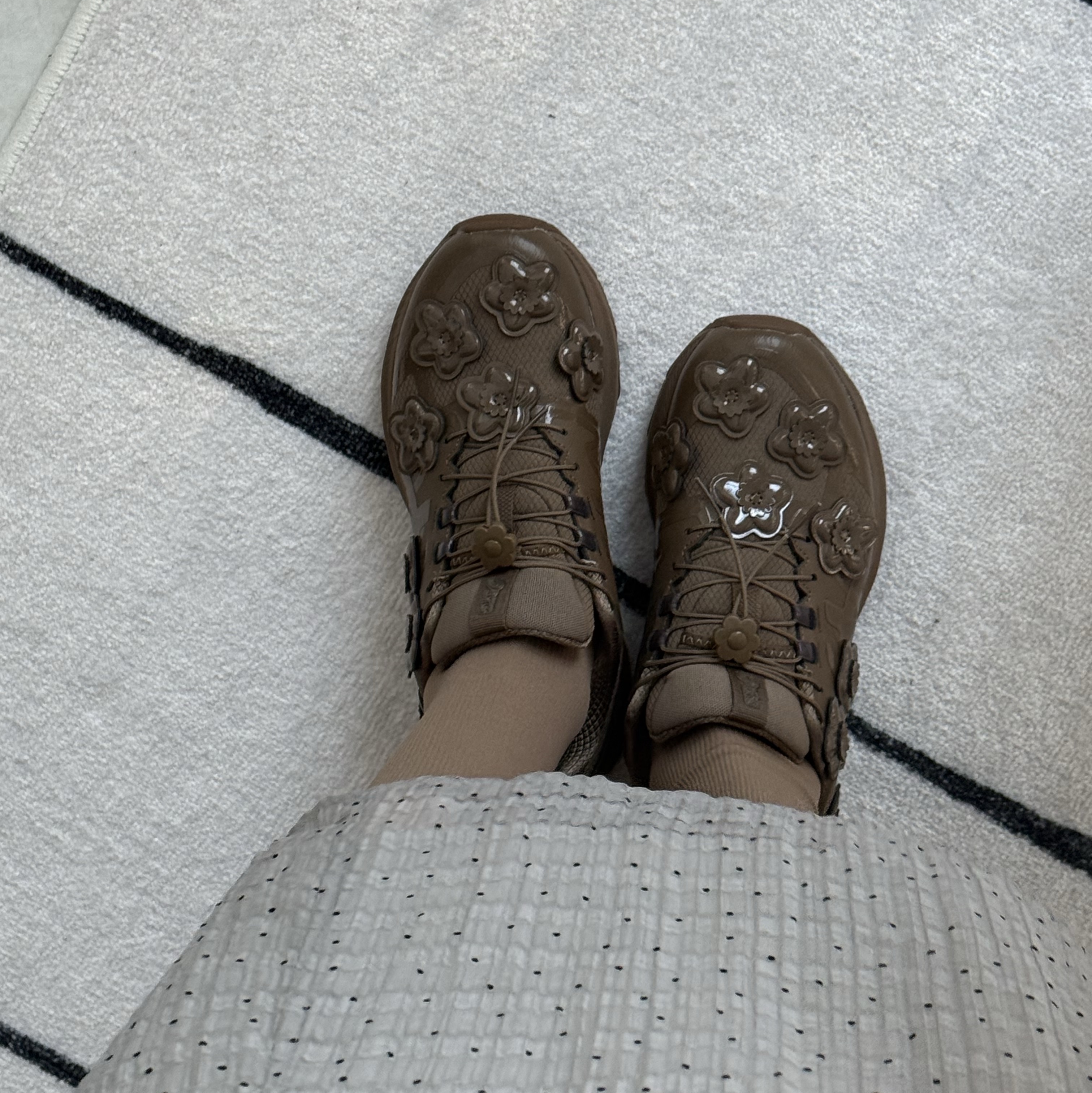 Asics x Cecilie Bahnsen Gel-Terrain Sepia 착용 스타일 - 3