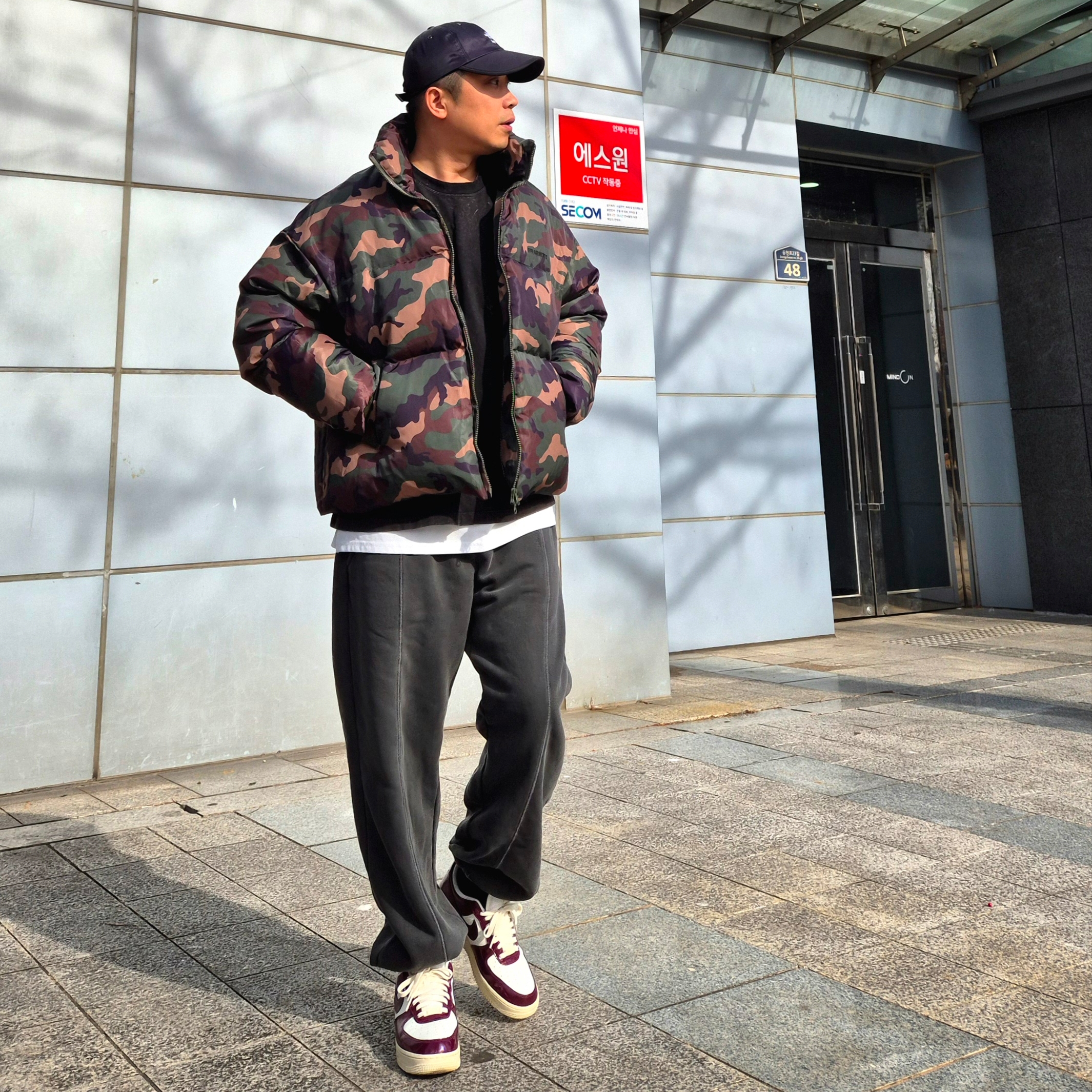 (W) Nike Air Force 1 Low Dark Beetroot, Supreme x The North Face Split 6-Panel Black - 24SS 착용 스타일 - 2