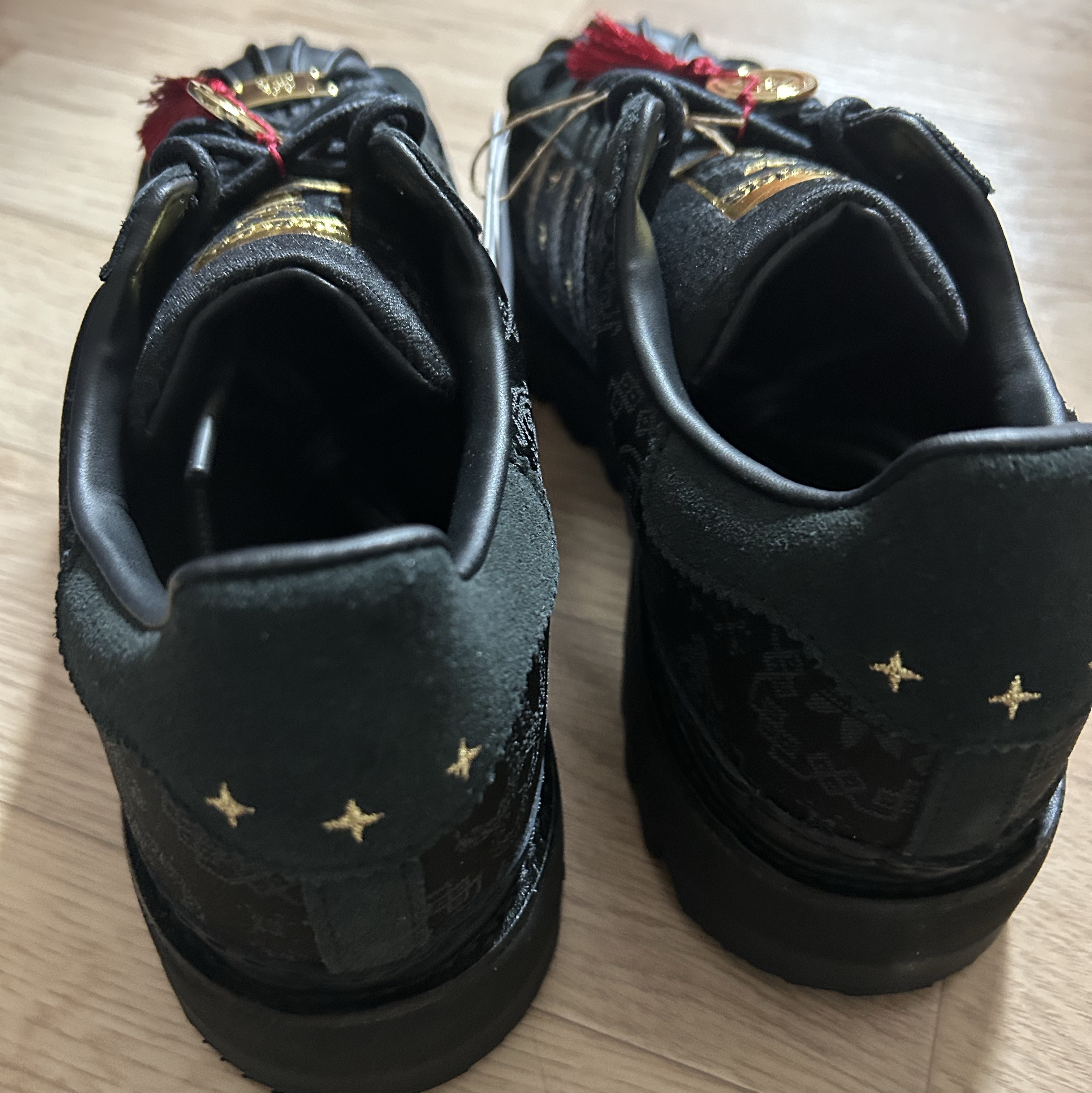 Adidas x Clot Superstar Core Black Carbon 착용 스타일