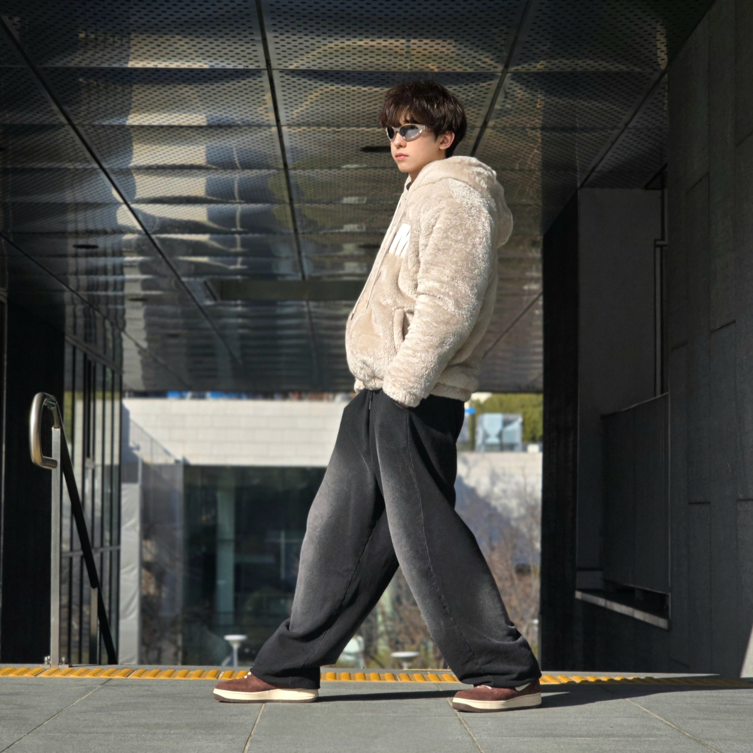Nike Air Force 1 Mid '07 QS Chocolate 착용 스타일 - 2
