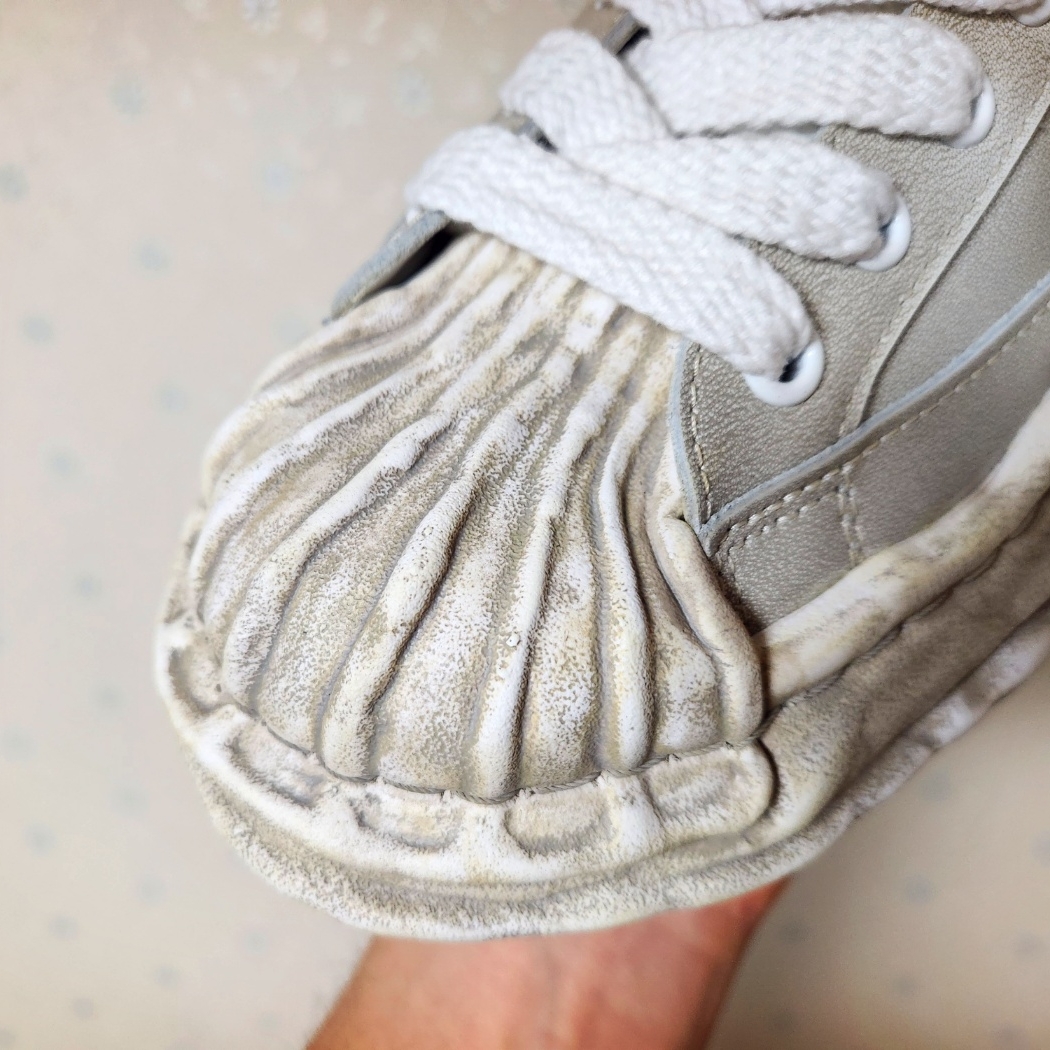 Maison Mihara Yasuhiro Blakey VL OG Sole Leather Low-top Sneakers White 착용 스타일 - 3