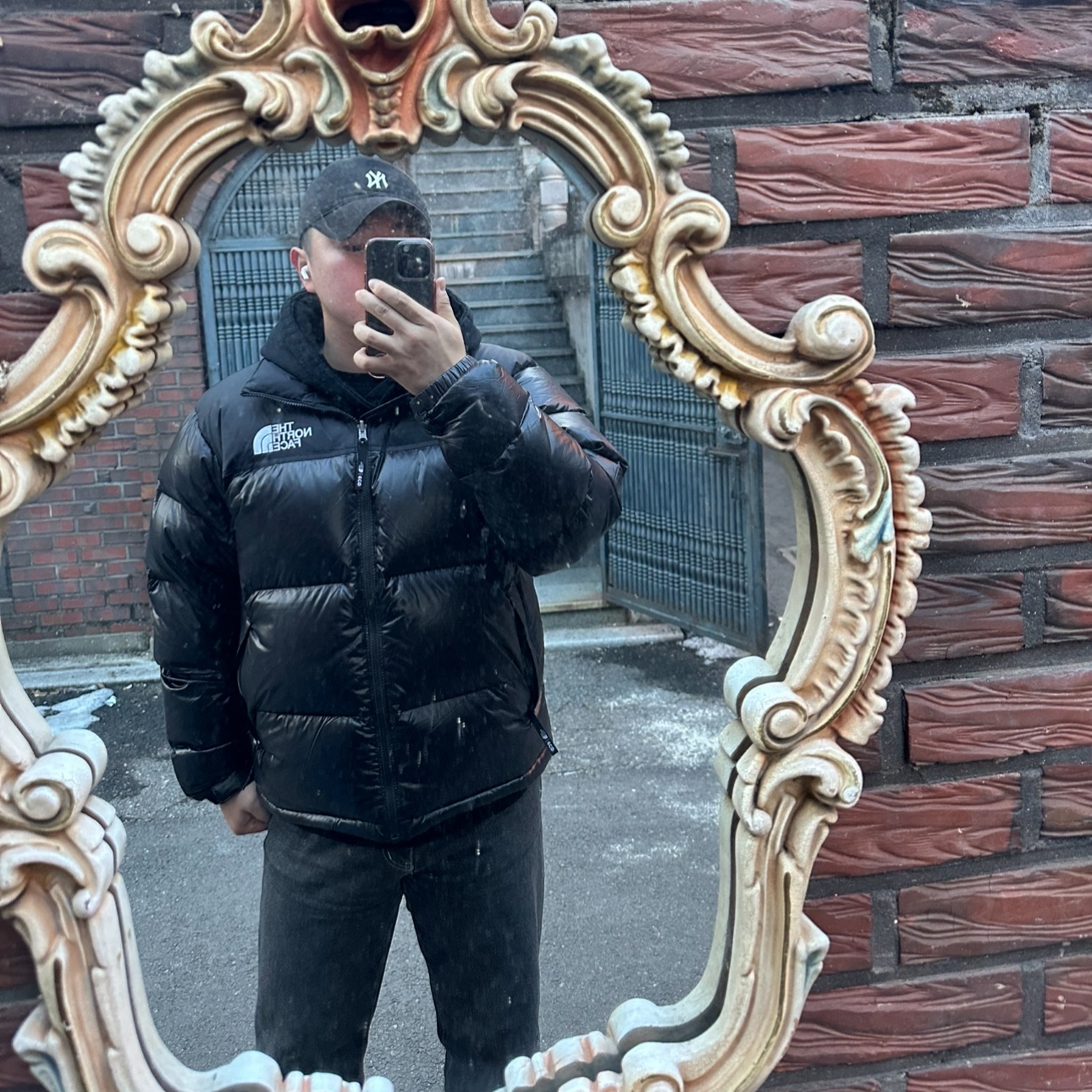 The North Face 1996 Eco Nuptse Jacket Real Black 착용 스타일