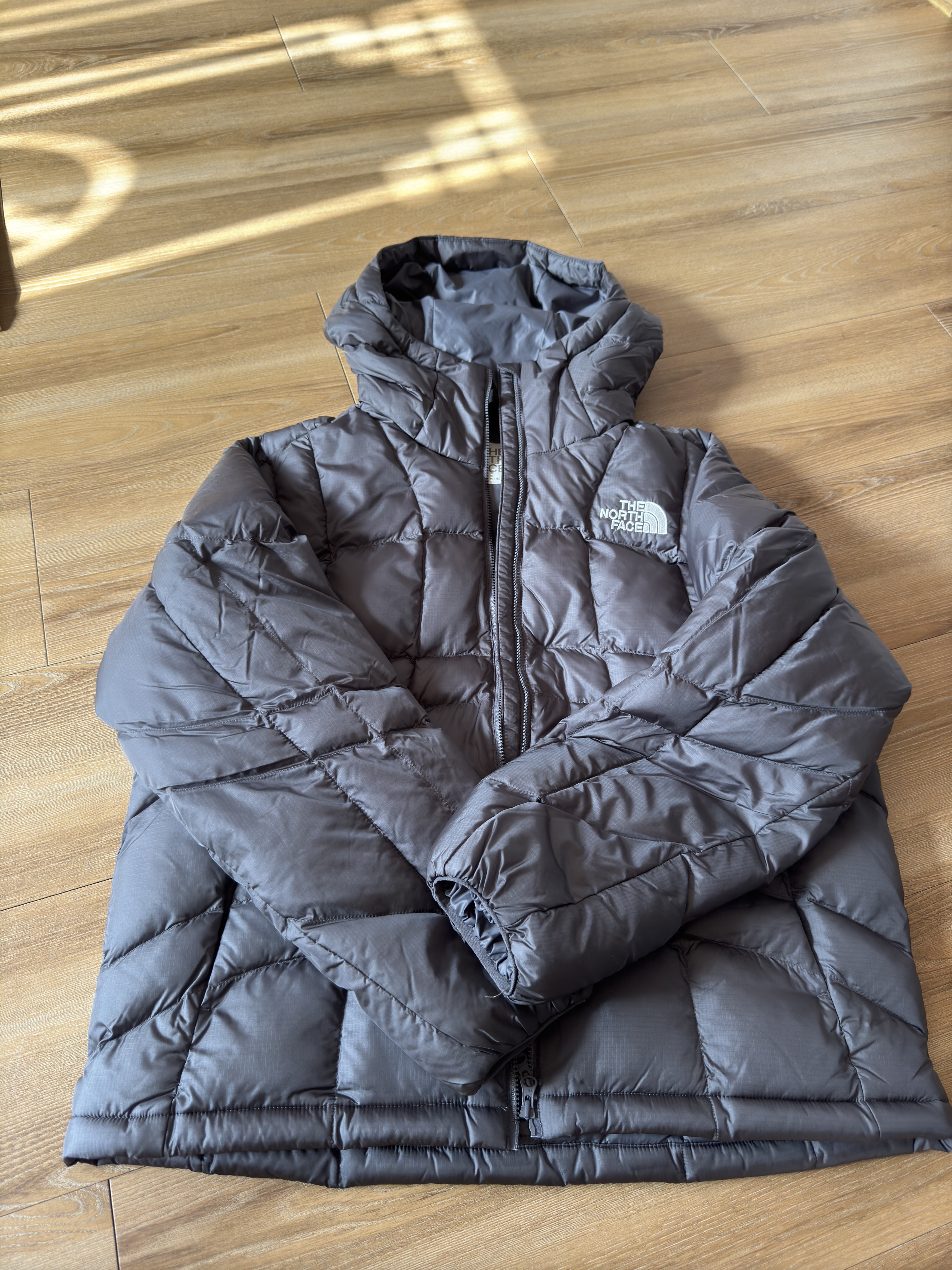 The North Face White Label Wave LT On Ball Jacket Gray 착용 스타일