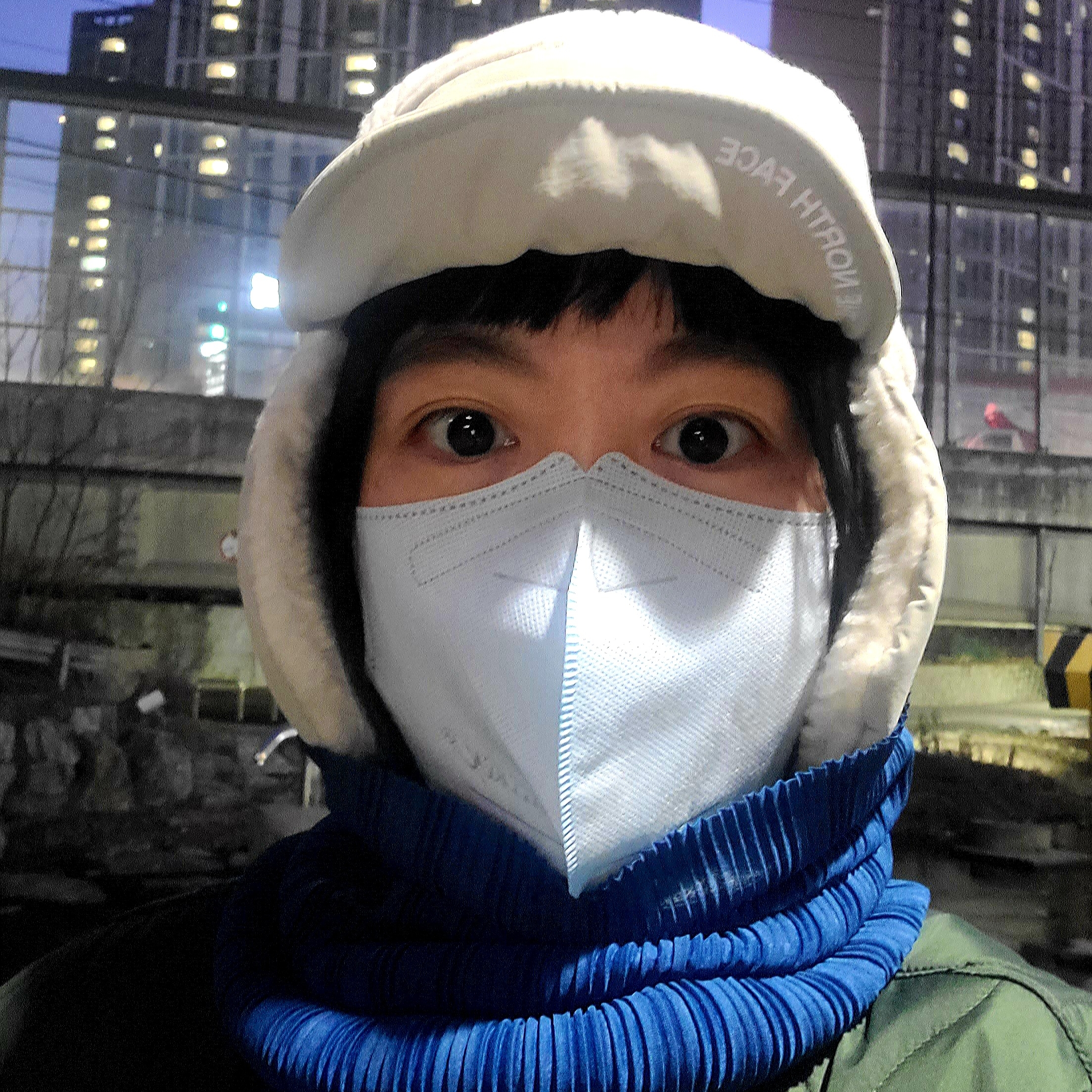 The North Face White Label Fleece Earmuff Cap White Sand, (W) Nike Zoom Vomero 5 Light Bone 착용 스타일 - 4