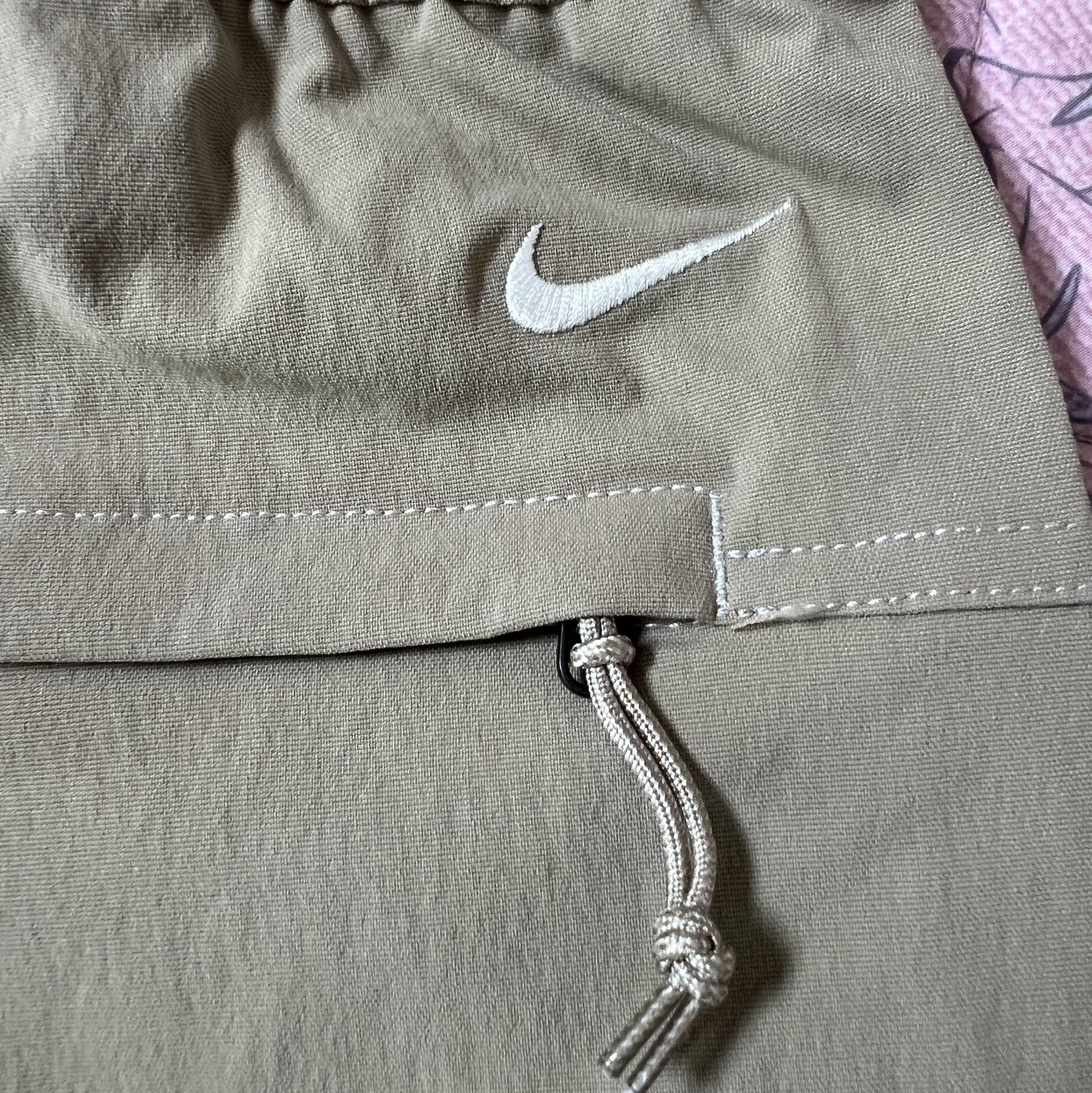 Nike ACG Smith Summit Cargo Pants Khaki Iron Ore - Asia 착용 스타일 - 5