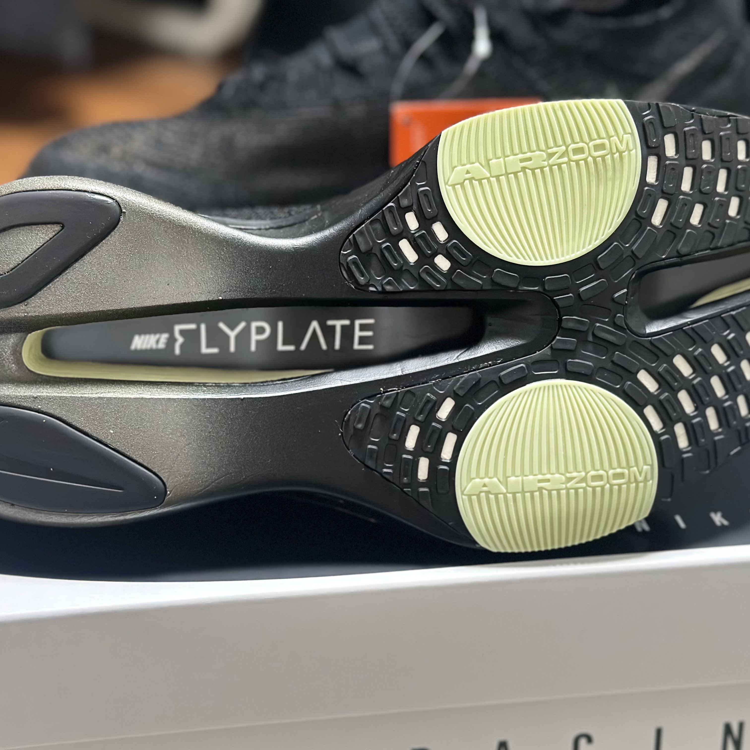 Nike Air Zoom Alphafly Next% 3 Black Olive Aura 착용 스타일 - 4