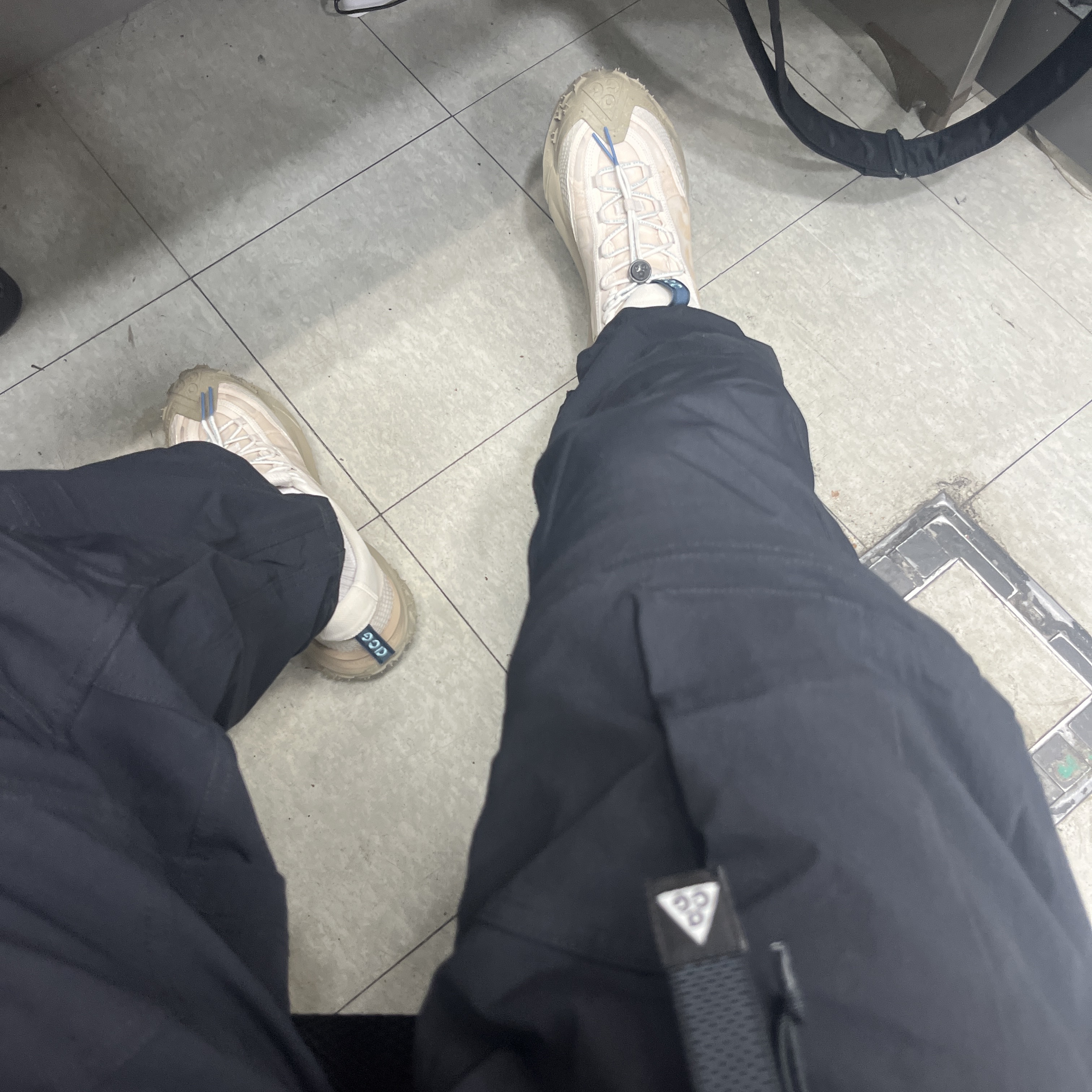 Nike ACG Mountain Fly 2 Low Light Orewood Brown Khaki 착용 스타일