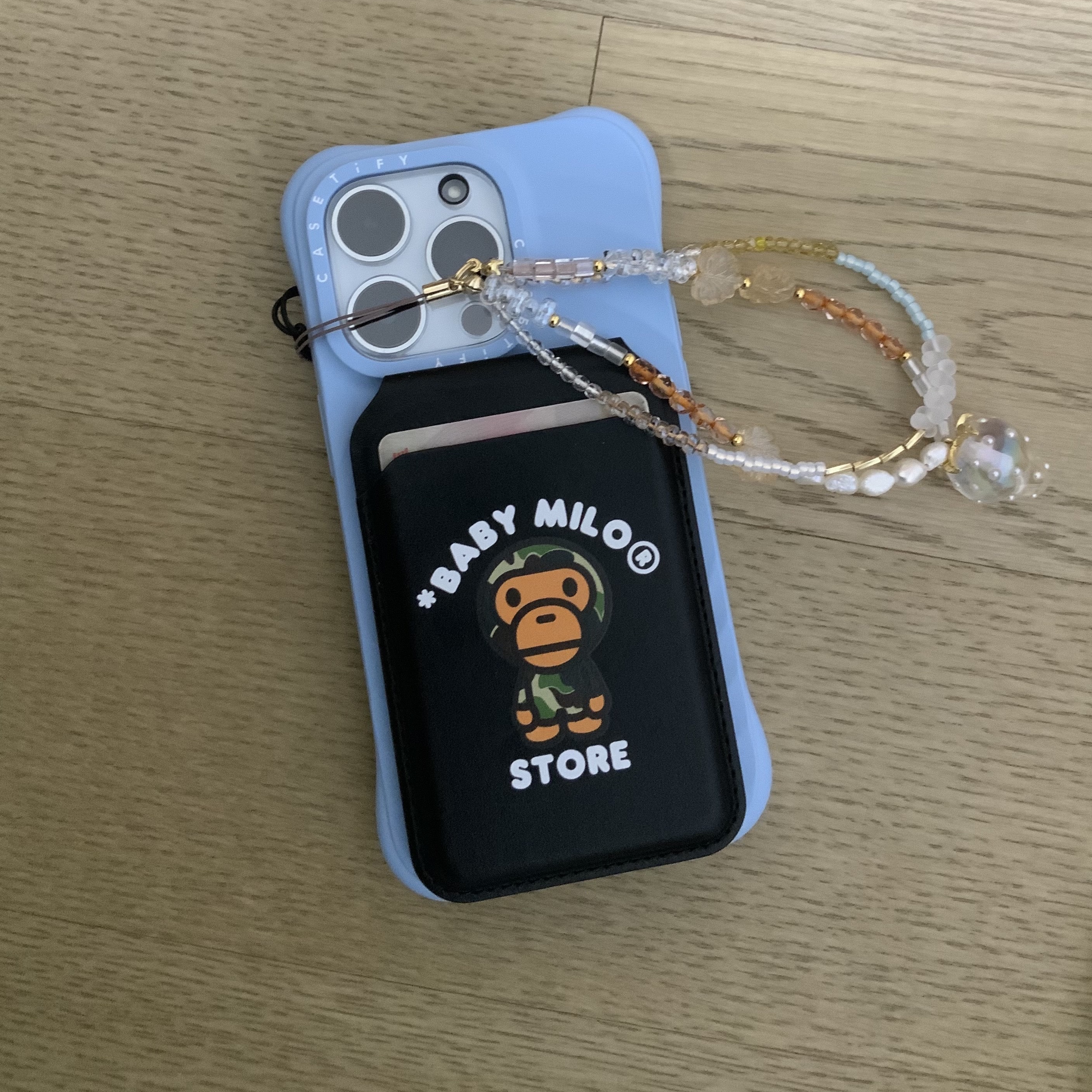 BAPE Baby Milo MagSafe Card Holder Black 착용 스타일
