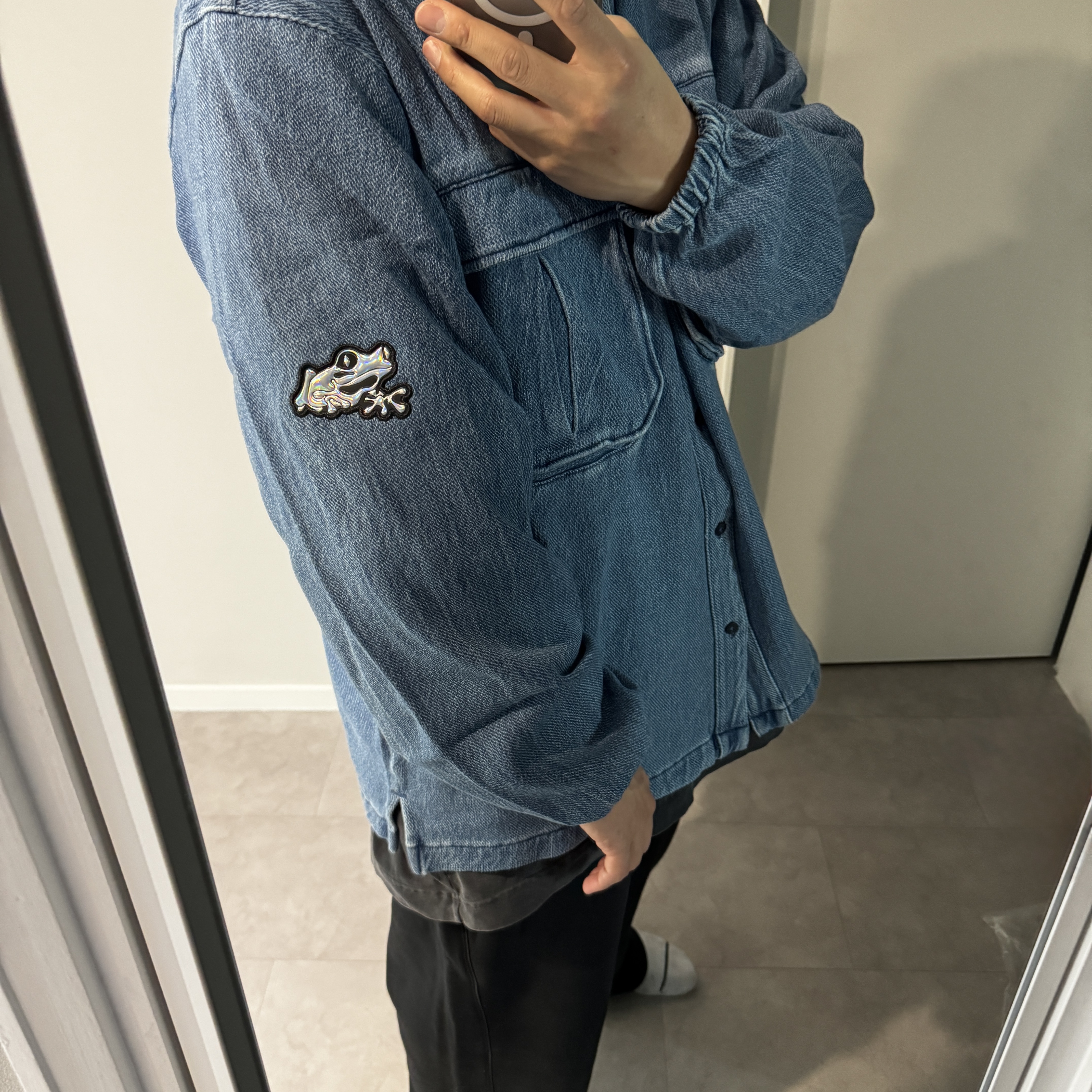 Nike x Drake Nocta Opal Lily Pad Denim Shirt French Blue (FZ3260-486) 착용 스타일 - 3