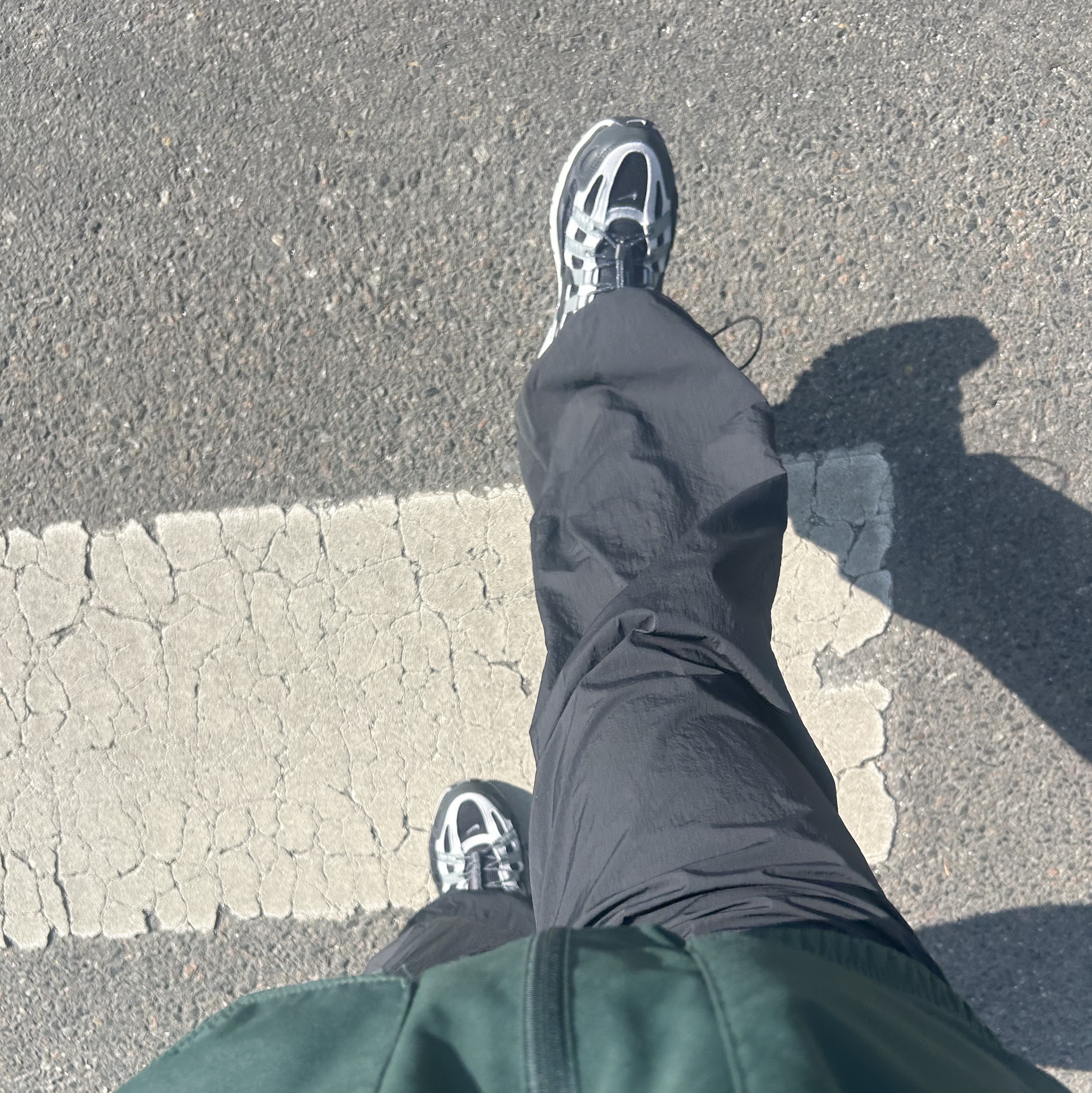 Nike P-6000 Anthracite Smoke Grey 착용 스타일 - 2