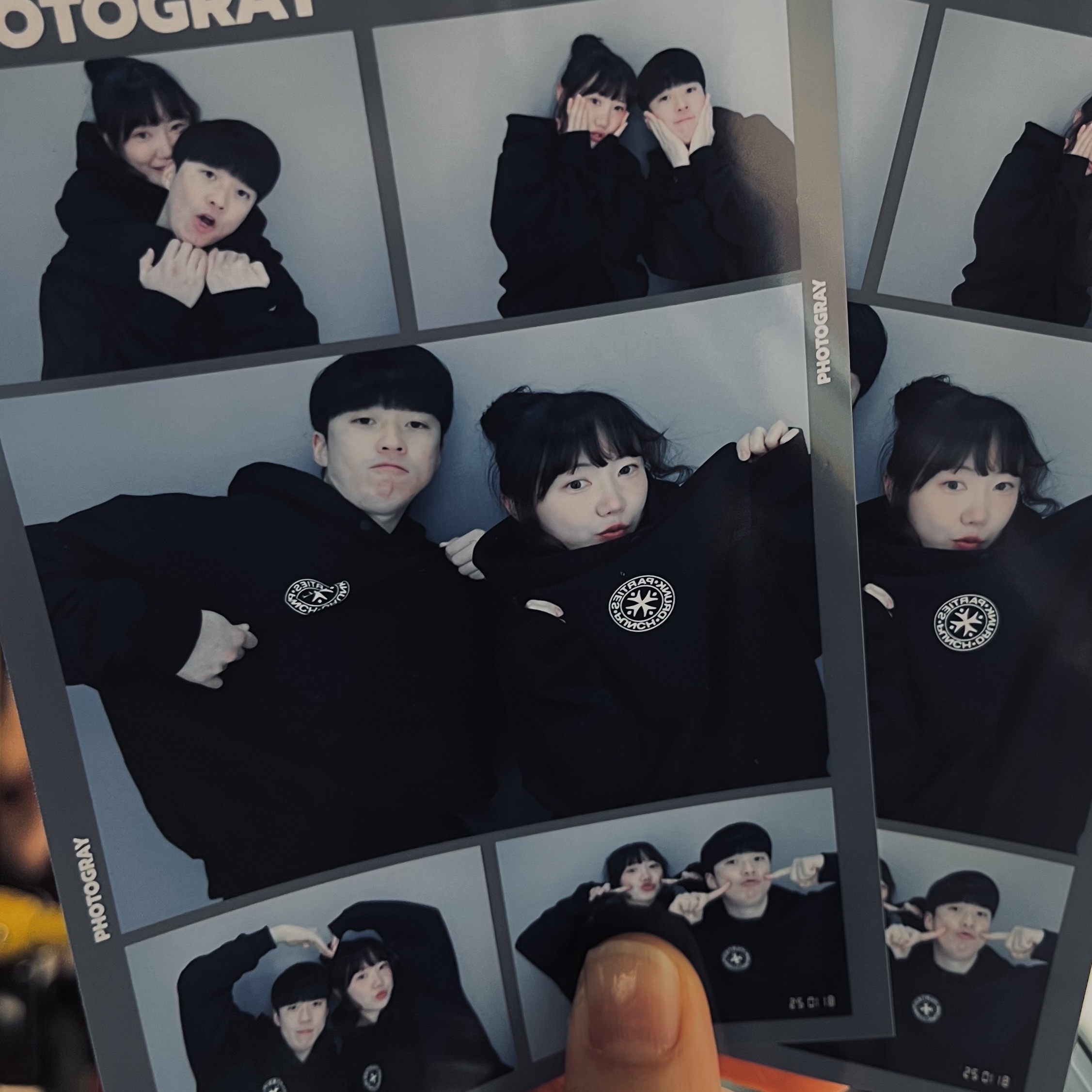 Punch Drunk Parties Circle Logo Oversized Hoodie Black 착용 스타일
