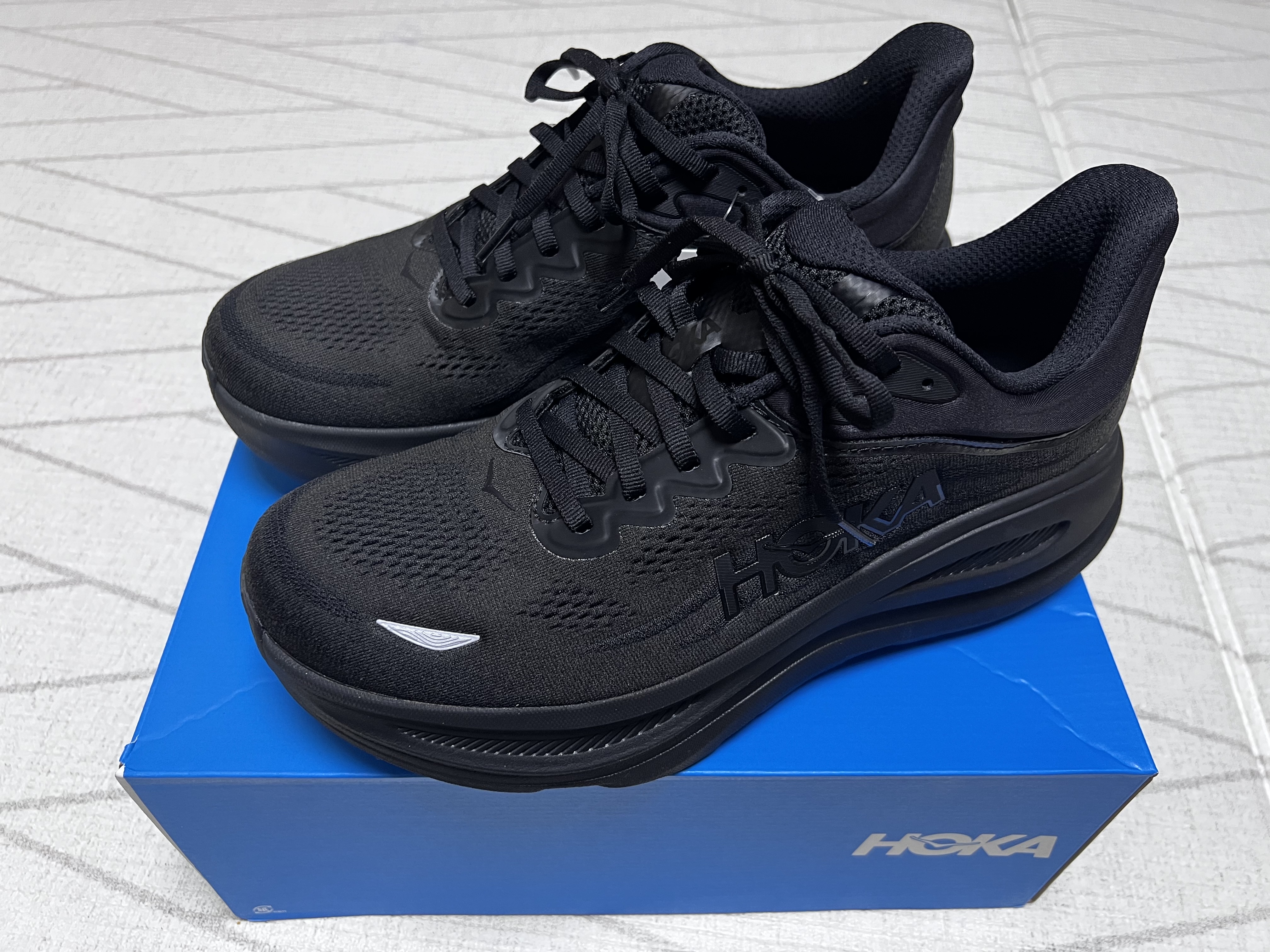 Hoka Bondi 9 Black - Wide 착용 스타일
