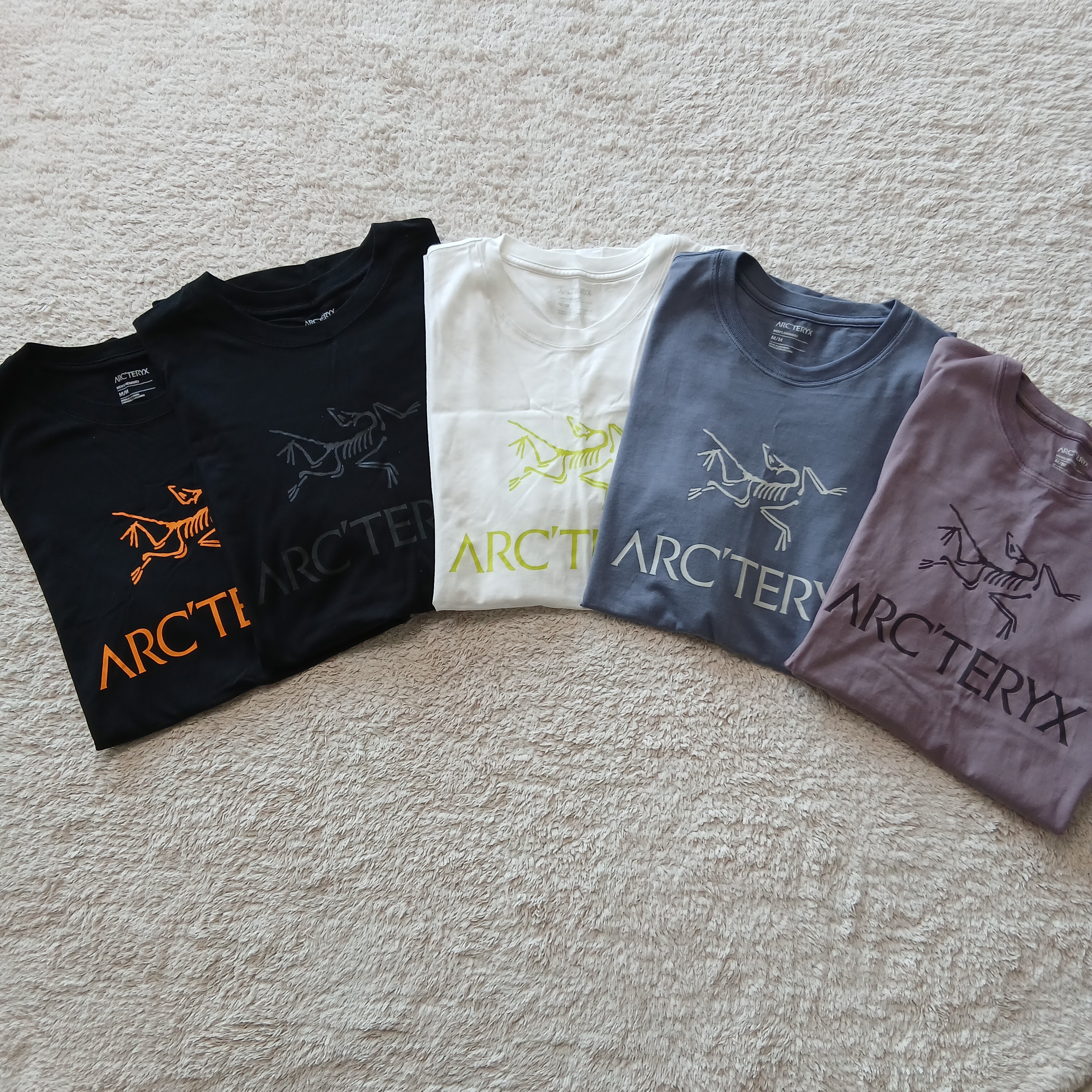 Arc'teryx Arc'word Logo SS T-Shirt Black, Arc'teryx Arc'word Logo SS T-Shirt Black II 착용 스타일 - 1